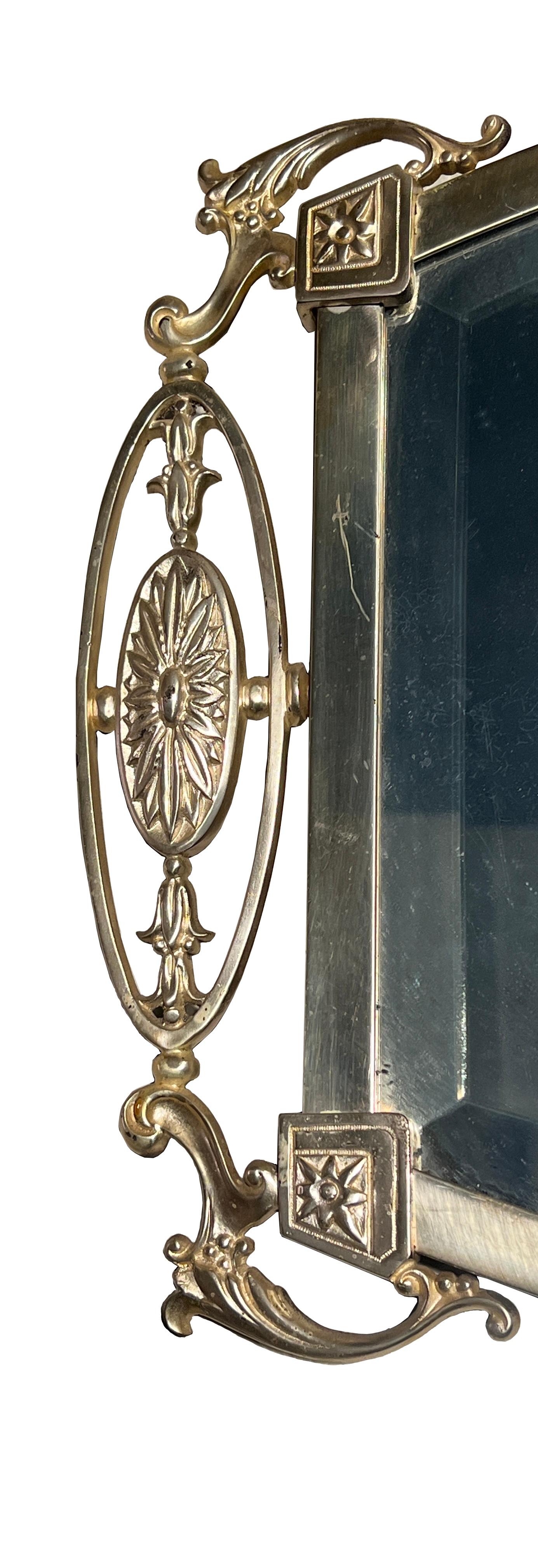 Art déco Antique miroir Art Déco anglais en bronze argenté avec perlage à la main, vers 1920. en vente