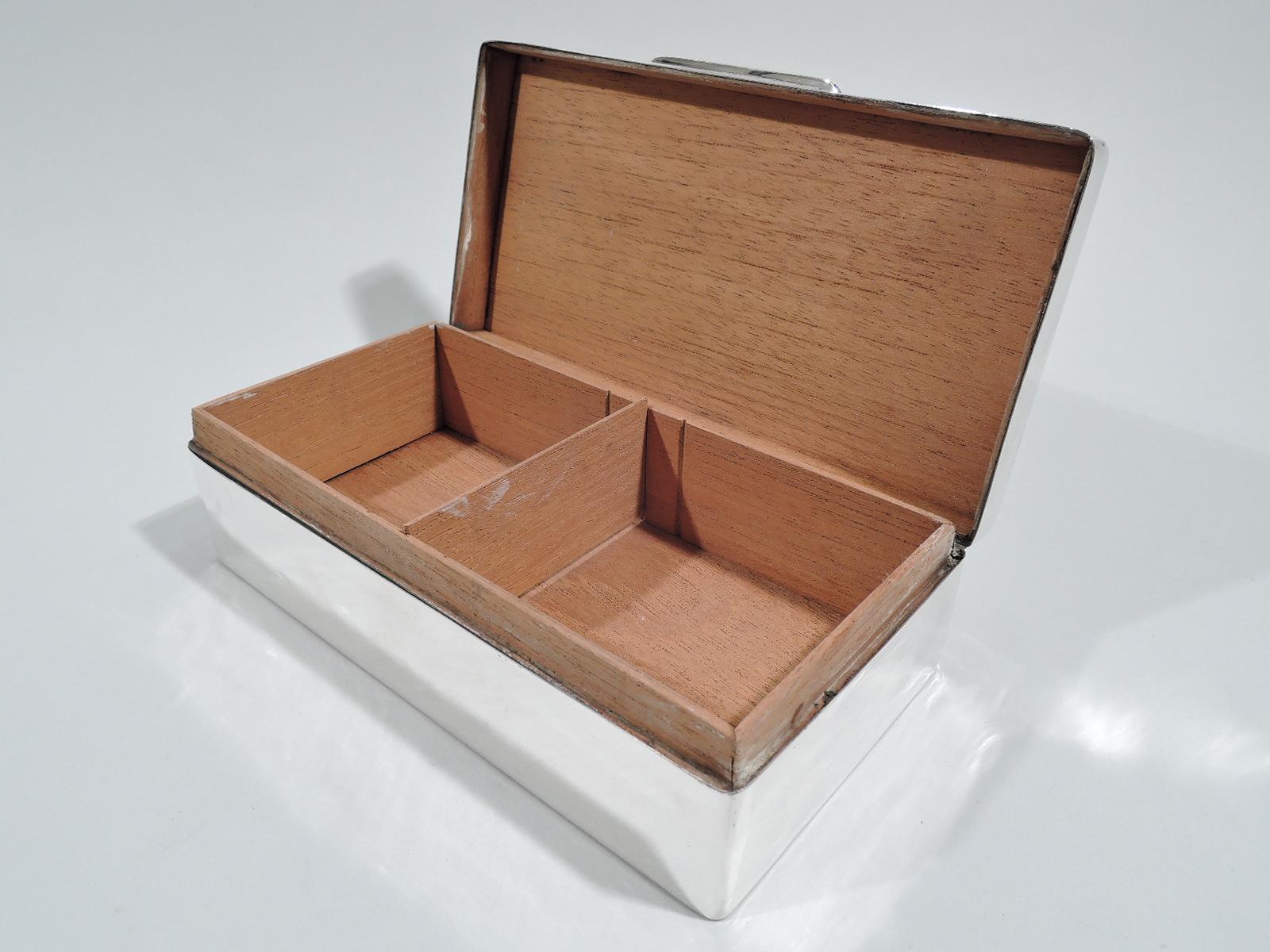 Antike englische Art-Déco-Schachtel aus Sterlingsilber (Englisch) im Angebot