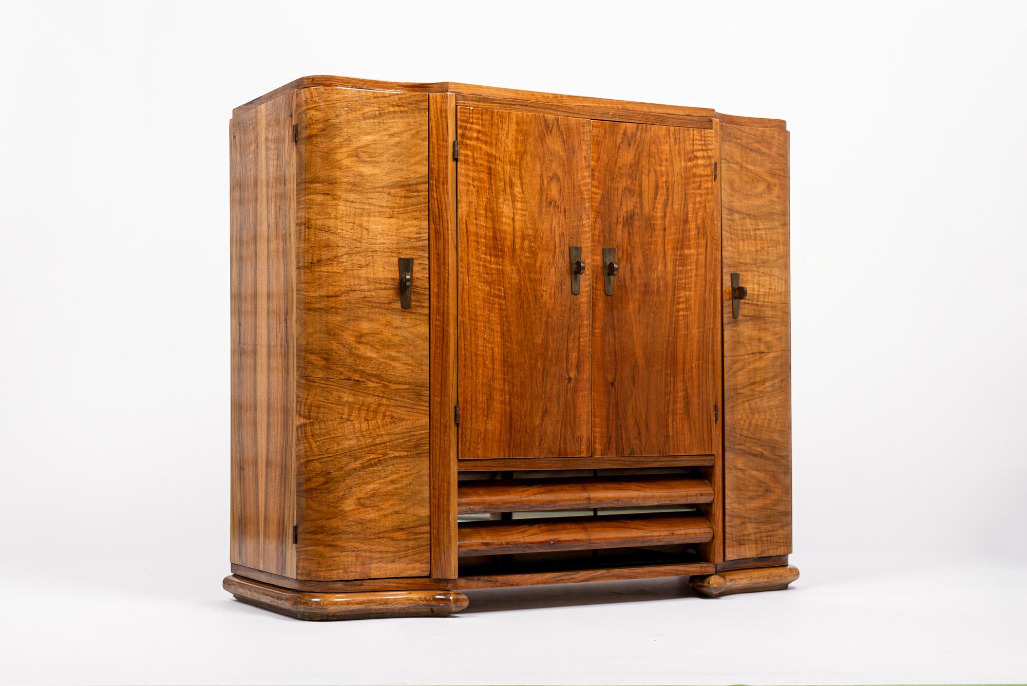 credenza en ingles