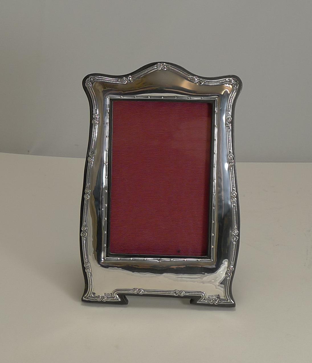 Early 20th Century Antique English Art Nouveau Photograph Frame in Sterling Silver