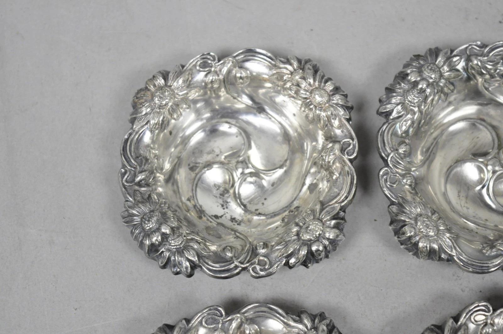 Placcato argento Antico Art Nouveau inglese placcato argento floreale Repousse Ciotola per noccioline Set di 8 in vendita