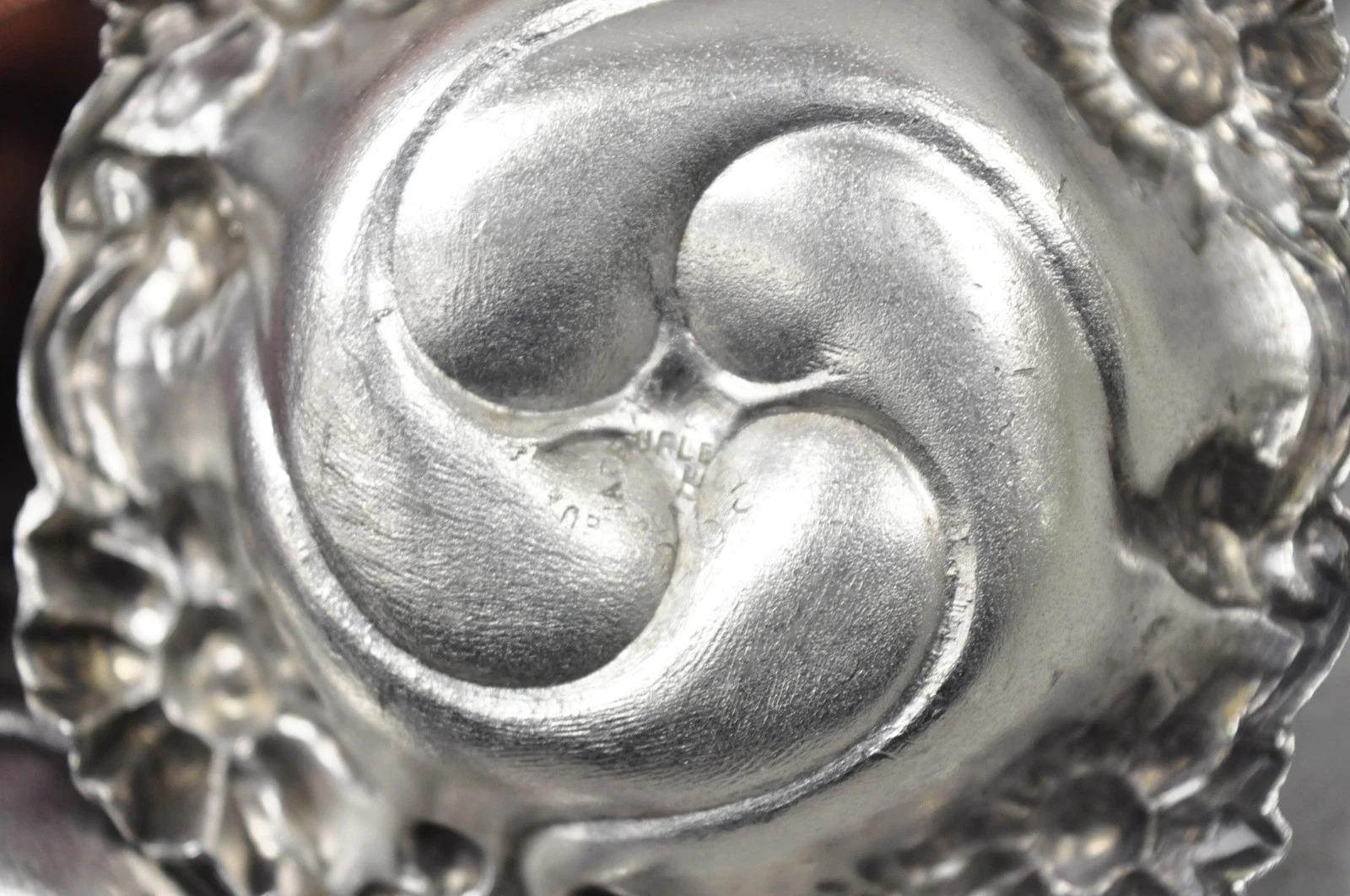 Antico Art Nouveau inglese placcato argento floreale Repousse Ciotola per noccioline Set di 8 in vendita 3