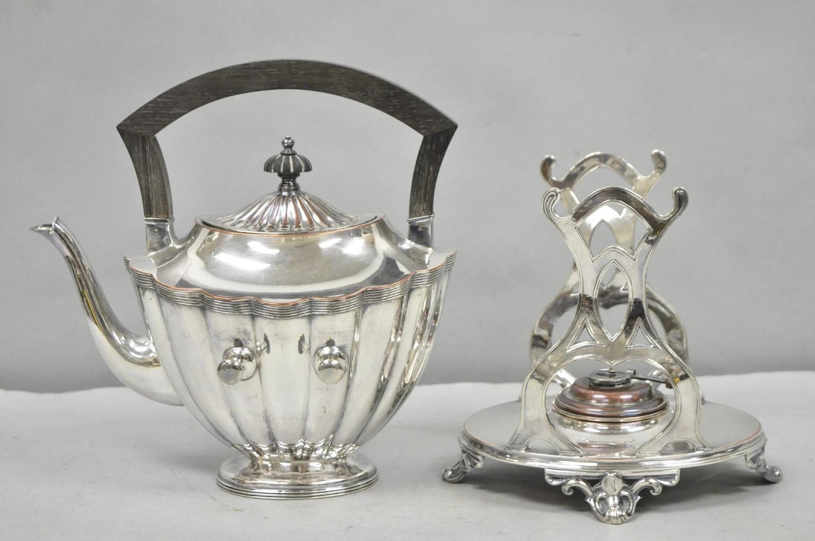 Antique English Art Nouveau Silver Plated Tilting Tea Kettle Pot on Stand en vente 3