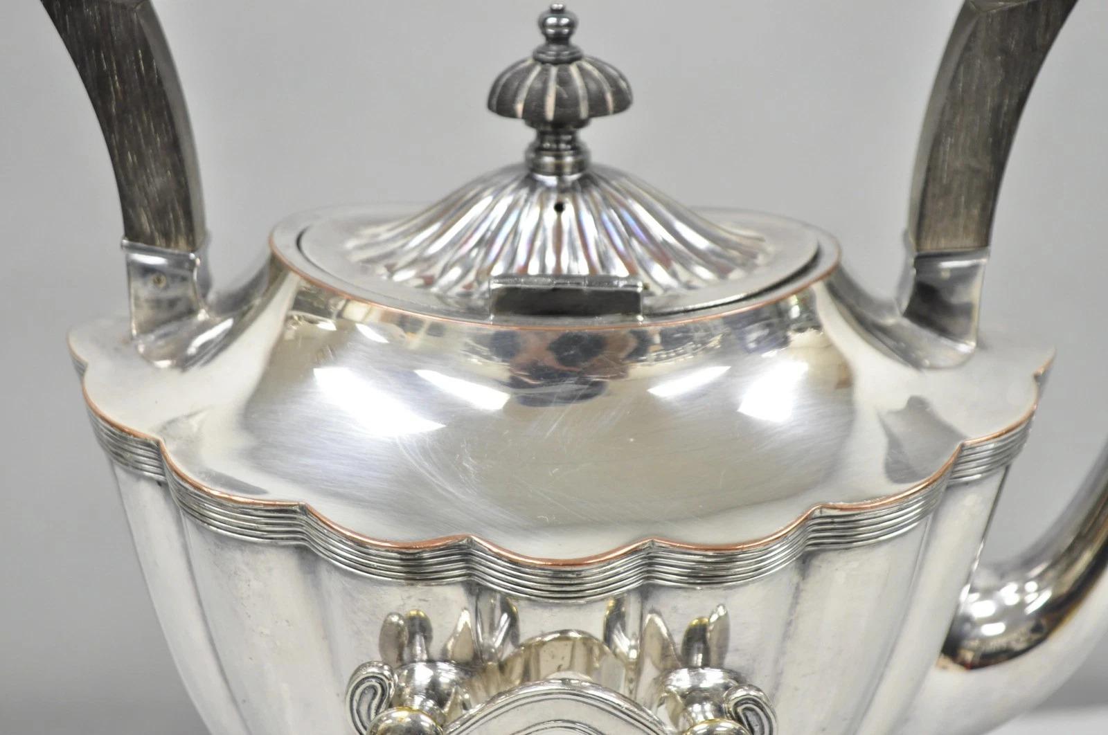 Antique English Art Nouveau Silver Plated Tilting Tea Kettle Pot on Stand Bon état - En vente à Philadelphia, PA