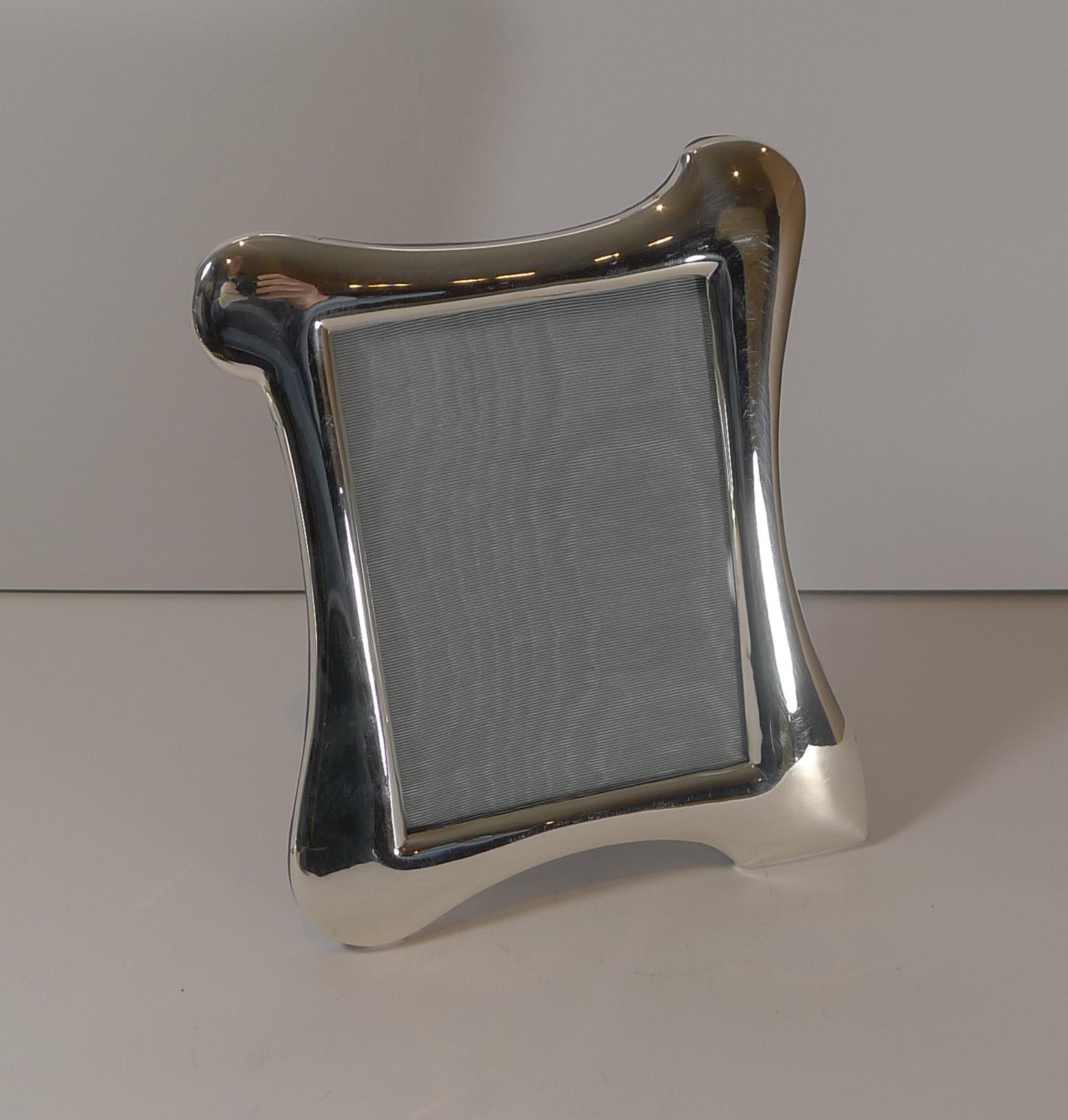 Antique English Art Nouveau Sterling Silver Picture Frame, 1912 In Good Condition In Bath, GB