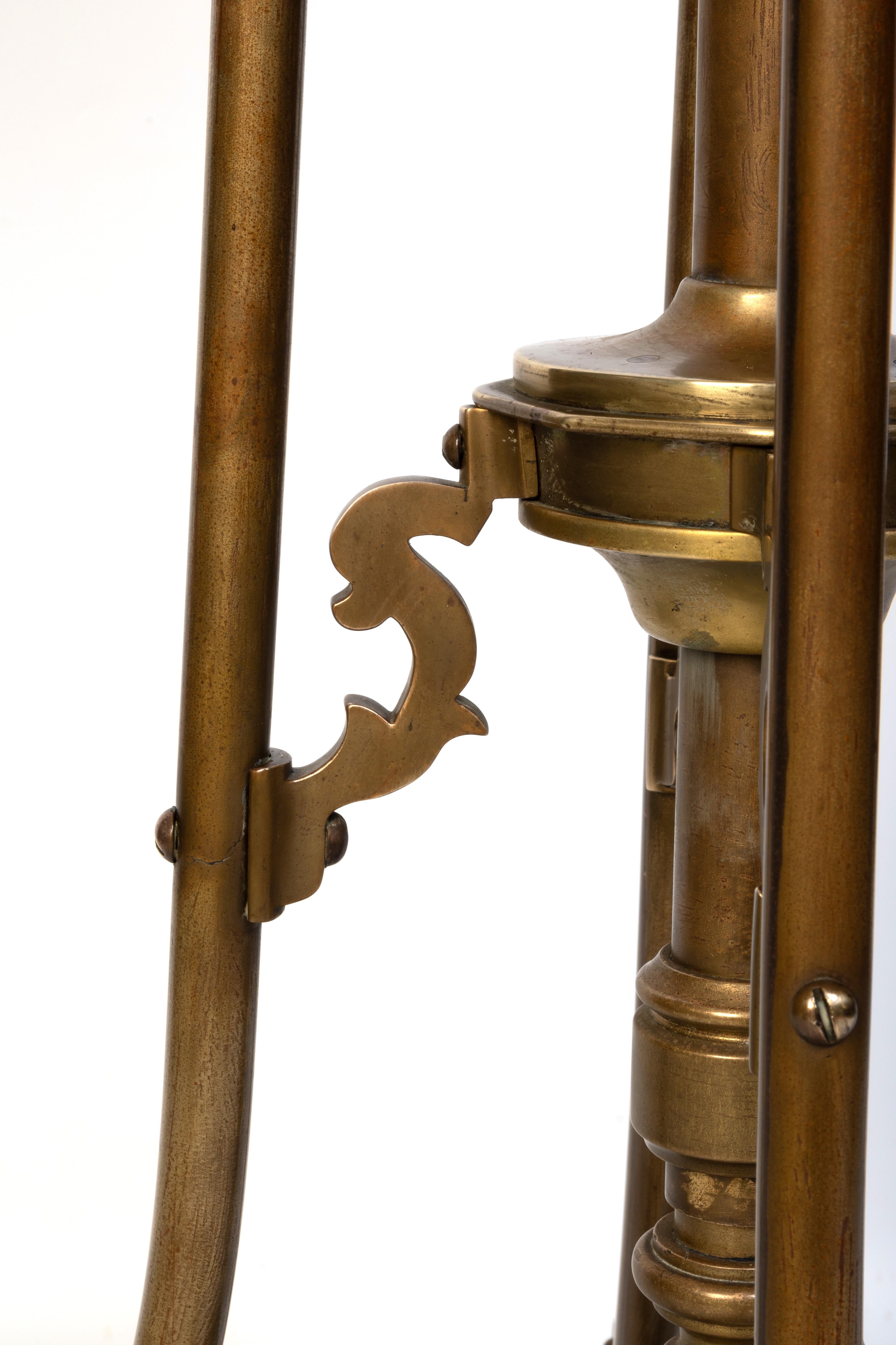 Antigua lámpara estándar telescópica inglesa Arts And Crafts de latón C.1900 en Bueno estado para la venta en London, GB