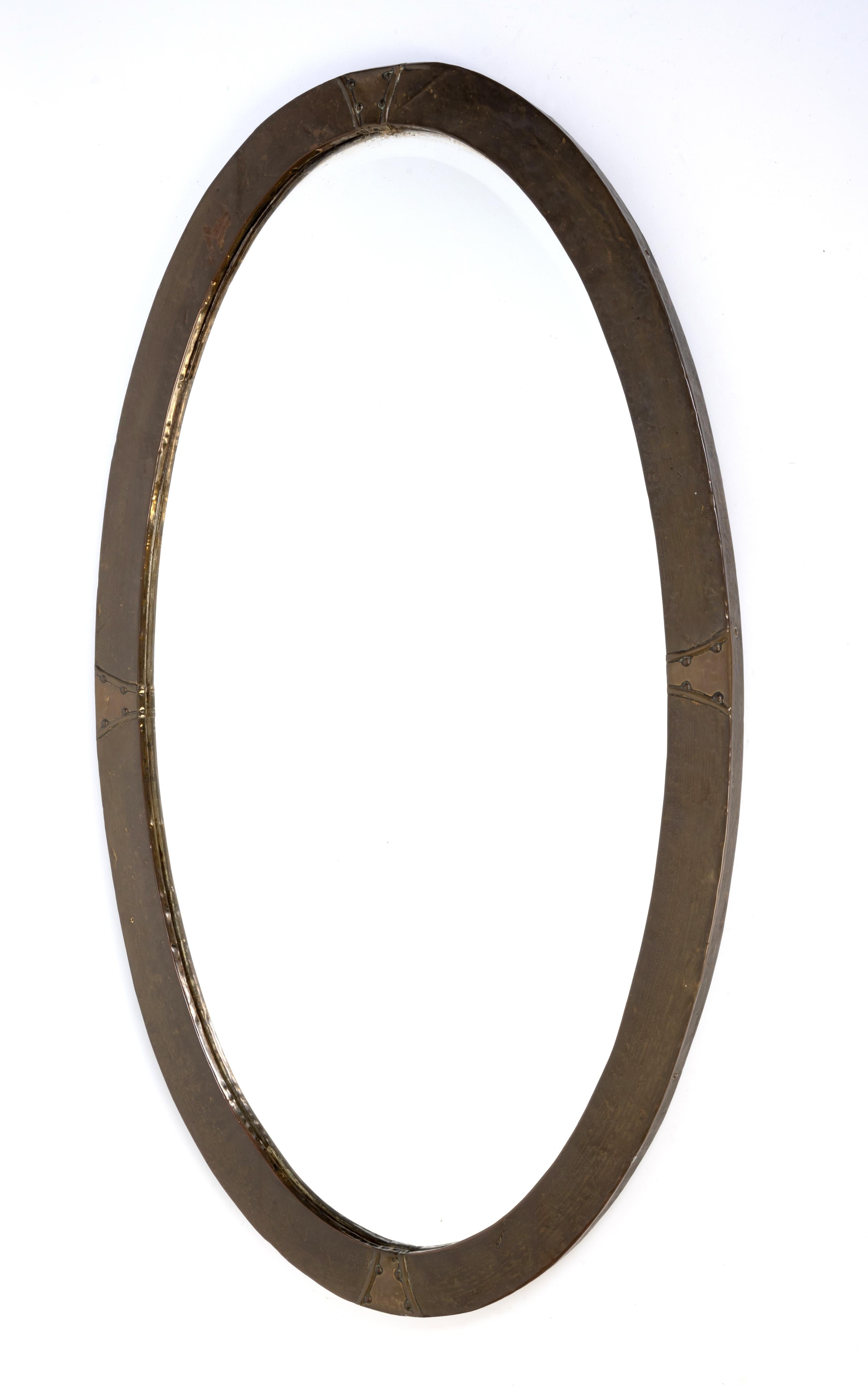 Antique English Arts And Crafts Copper Oval Mirror C.C. In condizioni buone in vendita a London, GB
