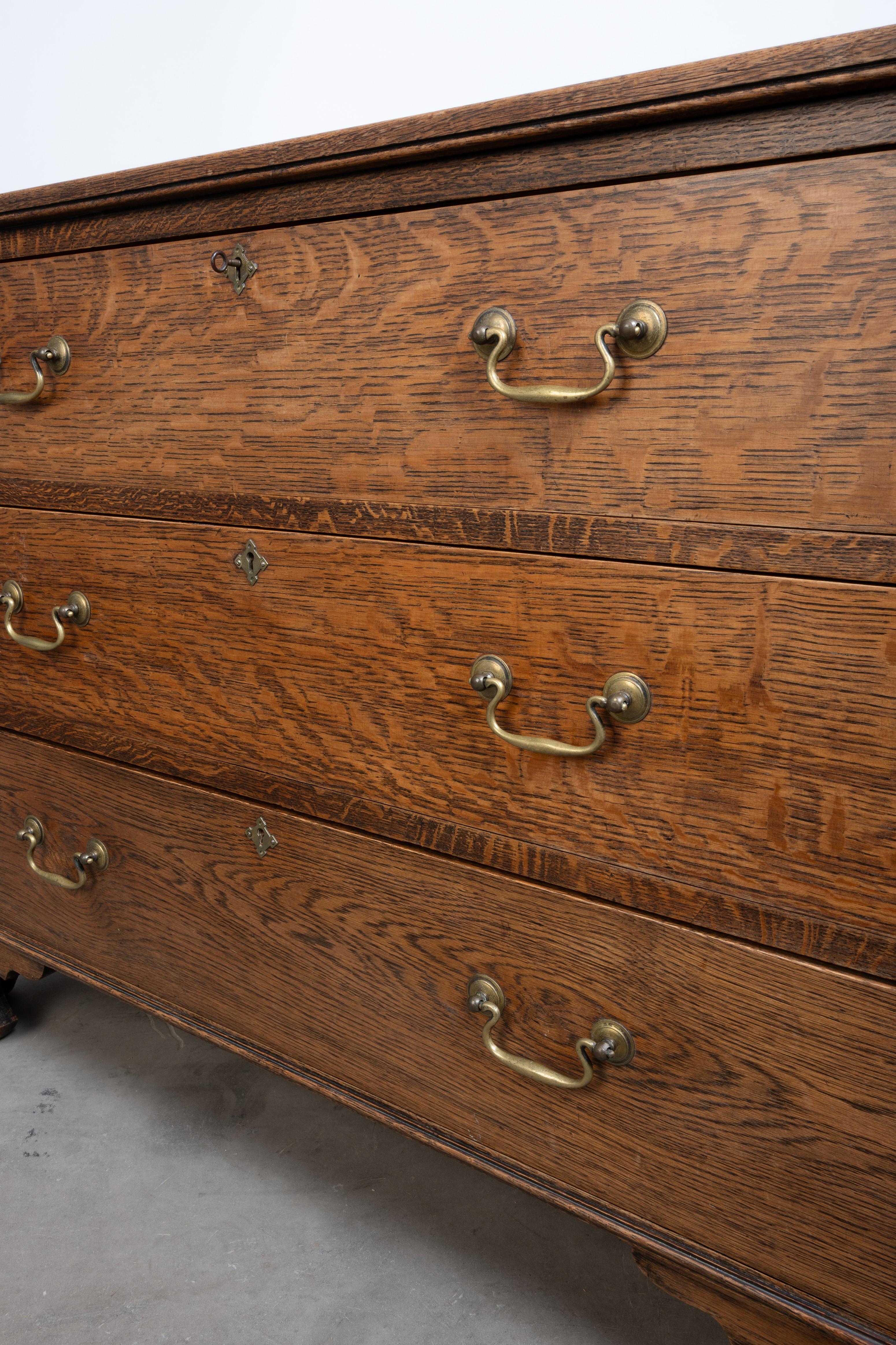 Quercia Antico cassettone inglese Arts And Crafts in Oak dorato C.C. in vendita