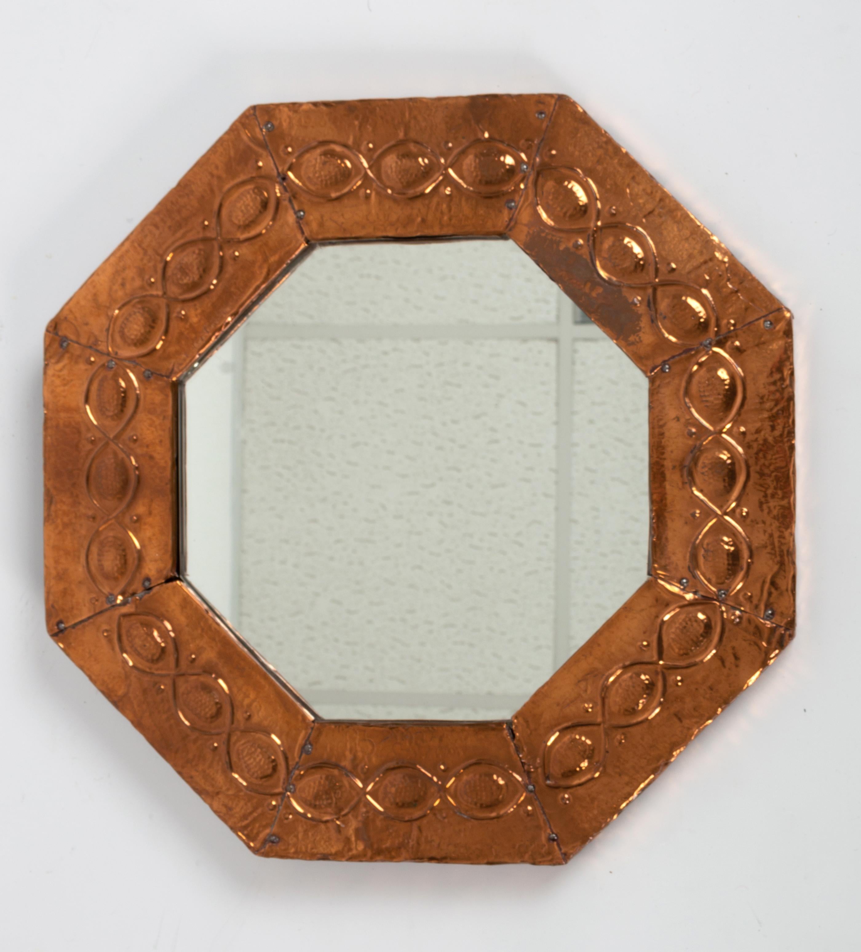 Antique English Arts & Crafts copper octagonal mirror C.1890
Hammered copper.
In excellent condition commensurate with age.