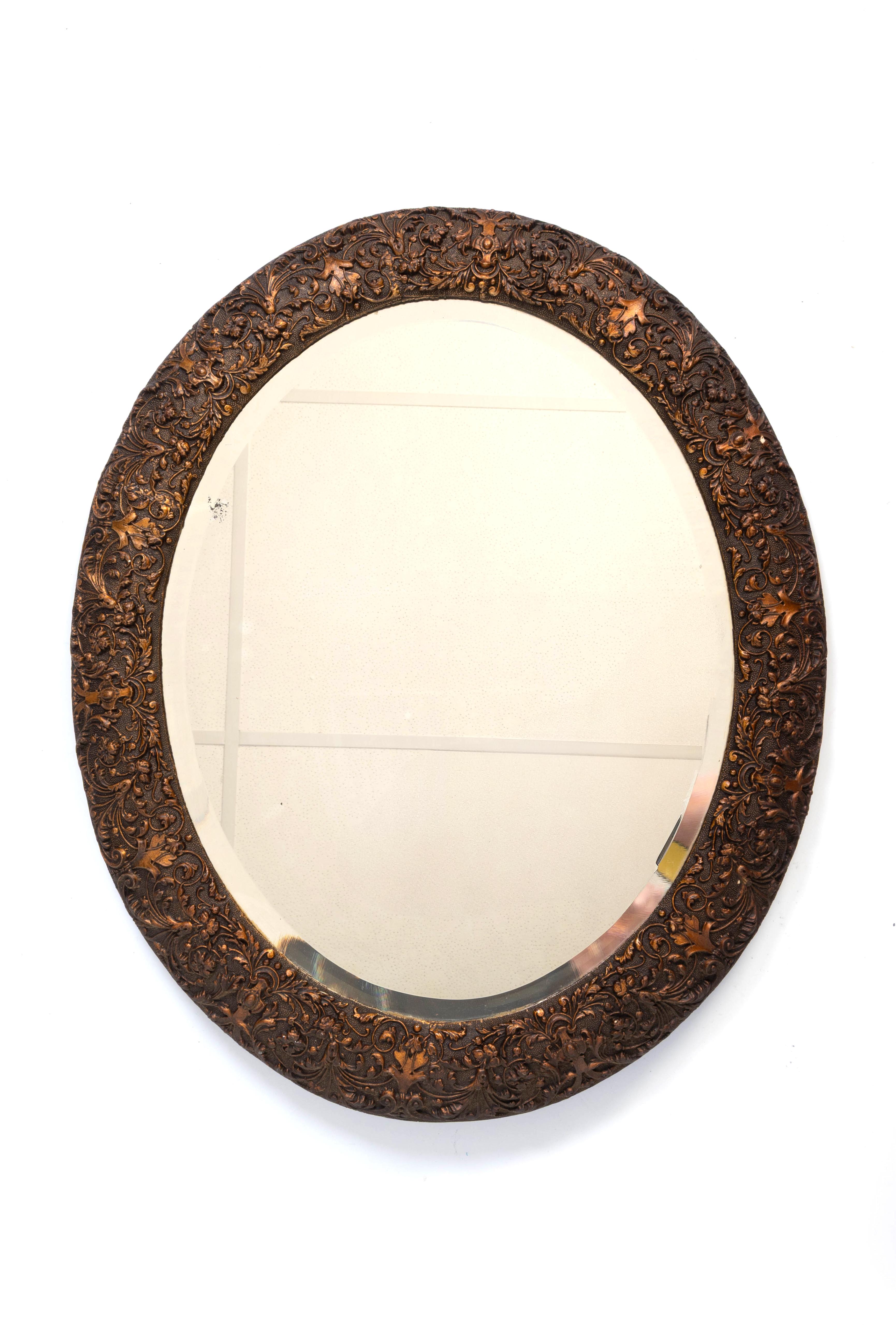 Antiguo espejo ovalado inglés Arts & Crafts de cobre C.1900 Inglés en venta