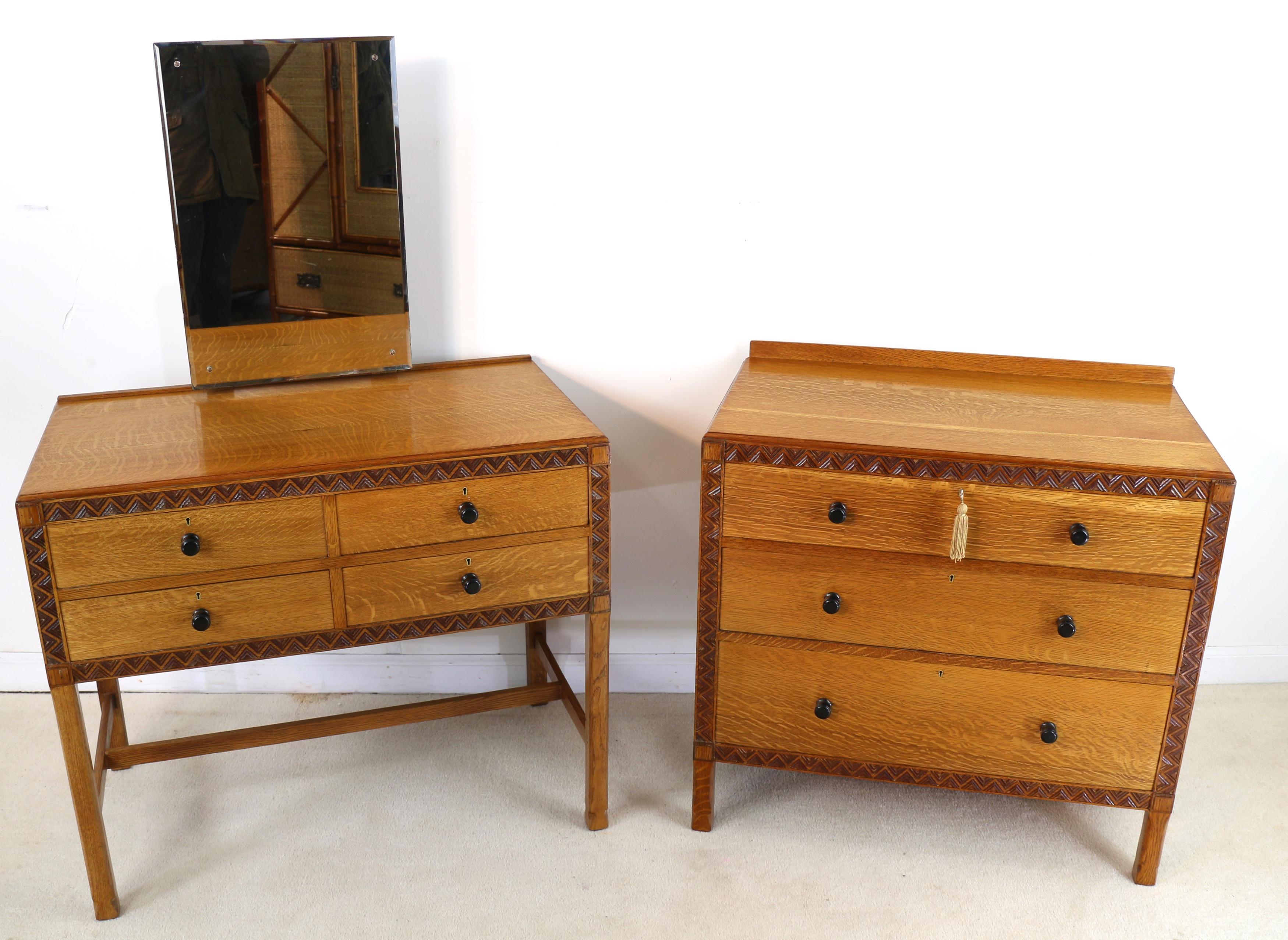 A stylish Arts & Crafts Cotswold School solid quarter-sawn golden oak dressing table and chest of drawers attributed to Bath Cabinet Makers. Dating to c.1920 and of very good quality they feature carved chevron borders to to the frieze with square