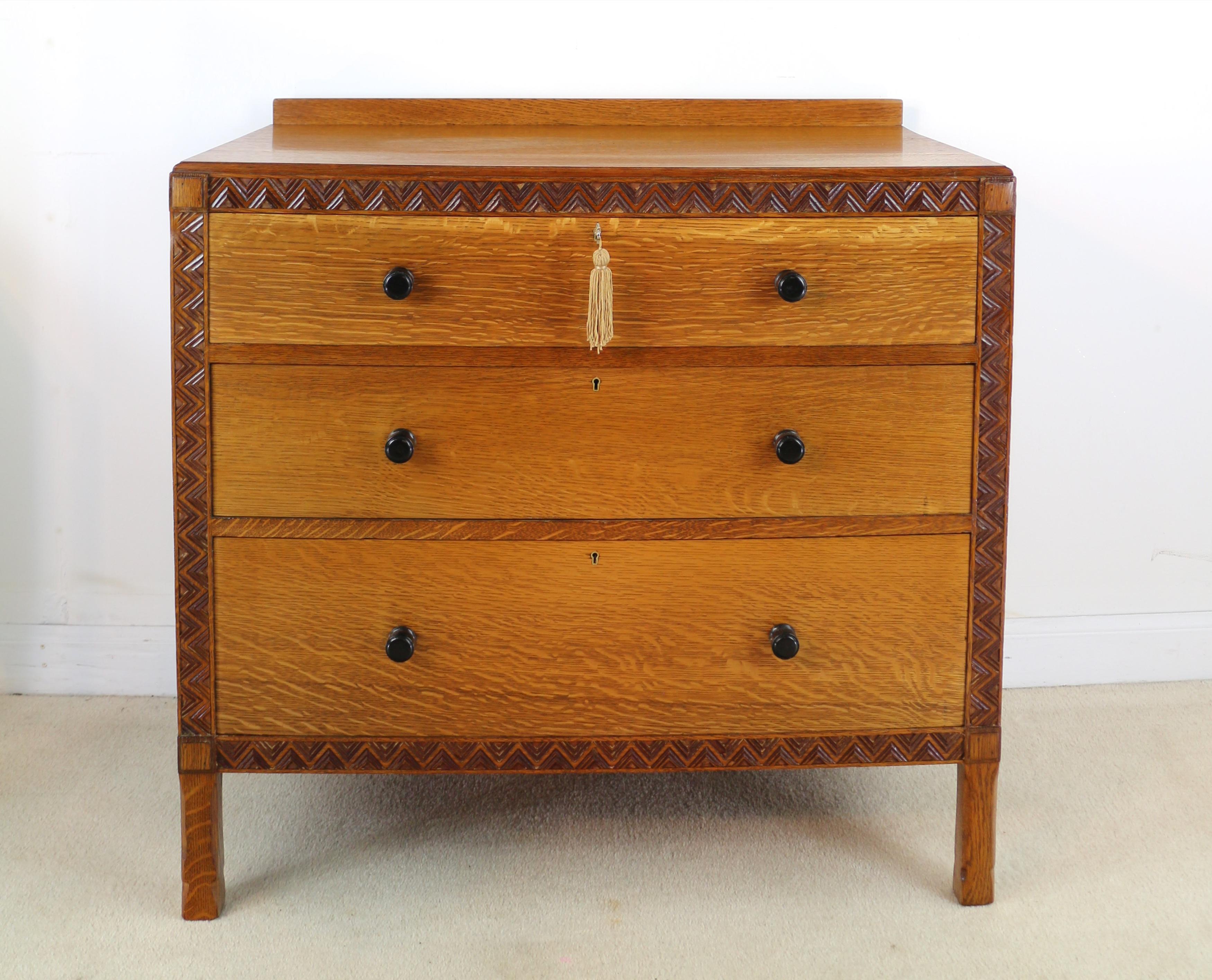 Antique English Arts & Crafts Cotswold School Oak Chest & Dressing Table In Good Condition In Glasgow, GB