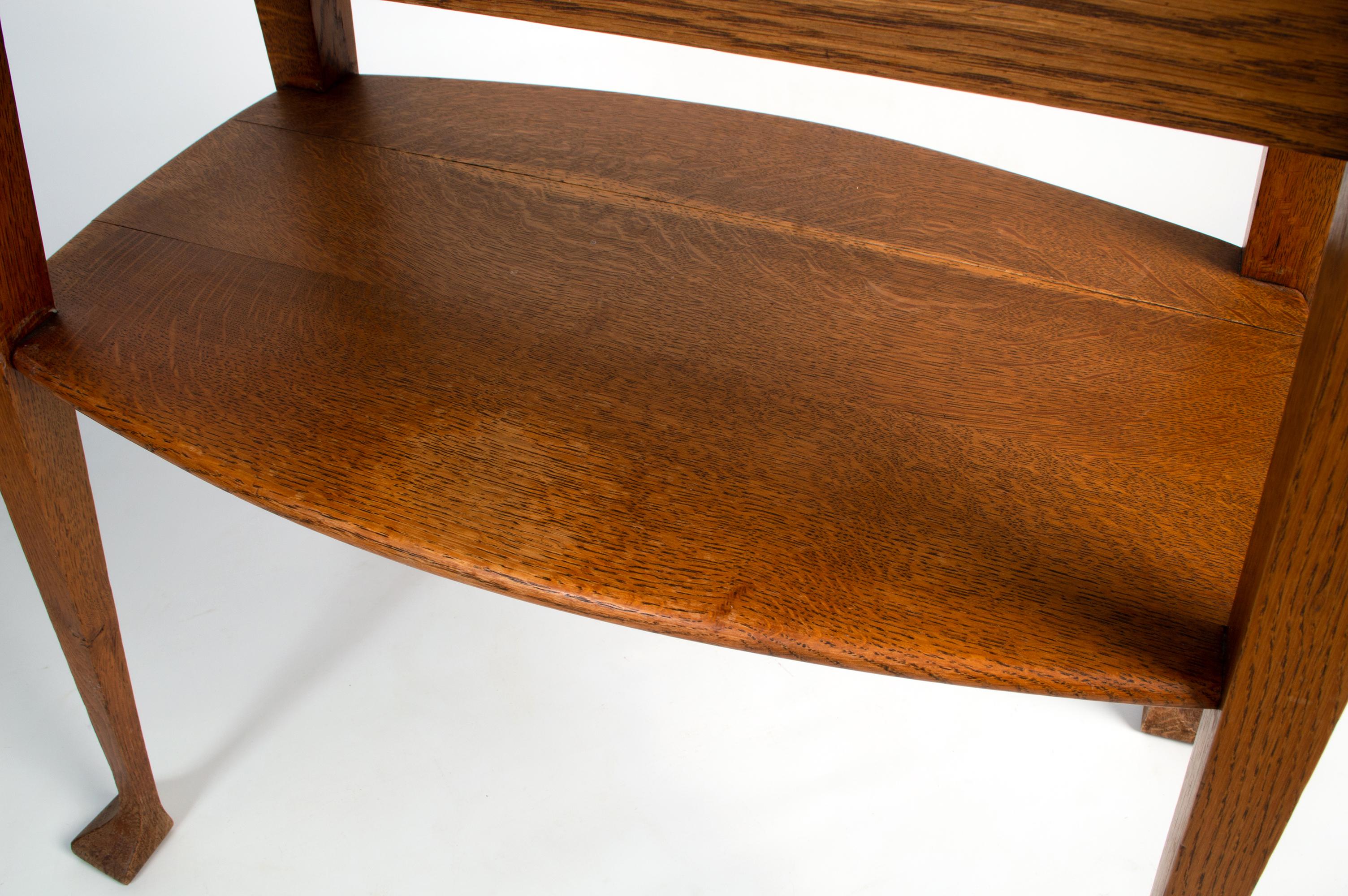 Ancienne table d'appoint anglaise en chêne doré Shapland & Petter Arts & Crafts, vers 1890 en vente 4