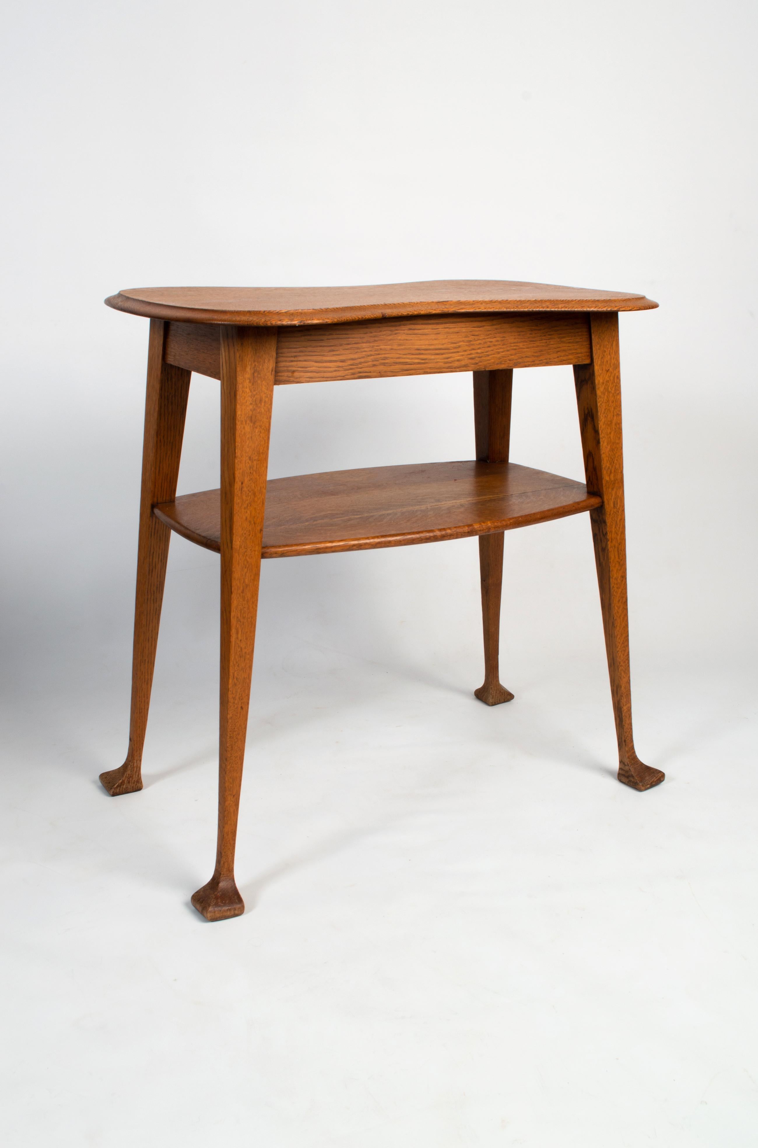 Antique English Shapland & Petter Arts & Crafts Golden Oak Side Table C.1890 For Sale 1