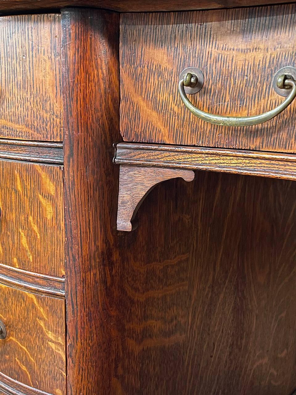 Bureau anglais ancien Arts & Crafts en chêne en vente 3