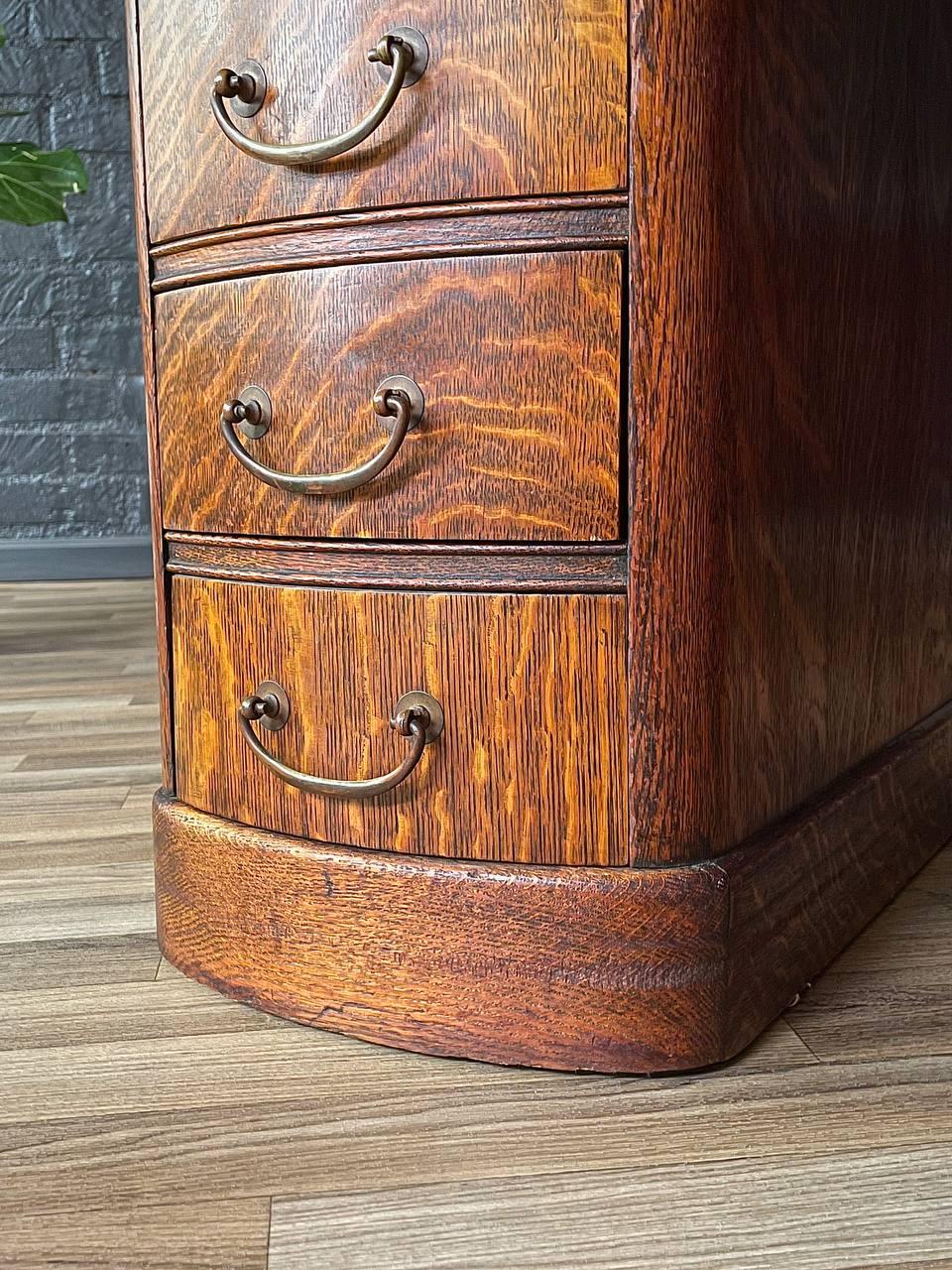 Bureau anglais ancien Arts & Crafts en chêne en vente 2