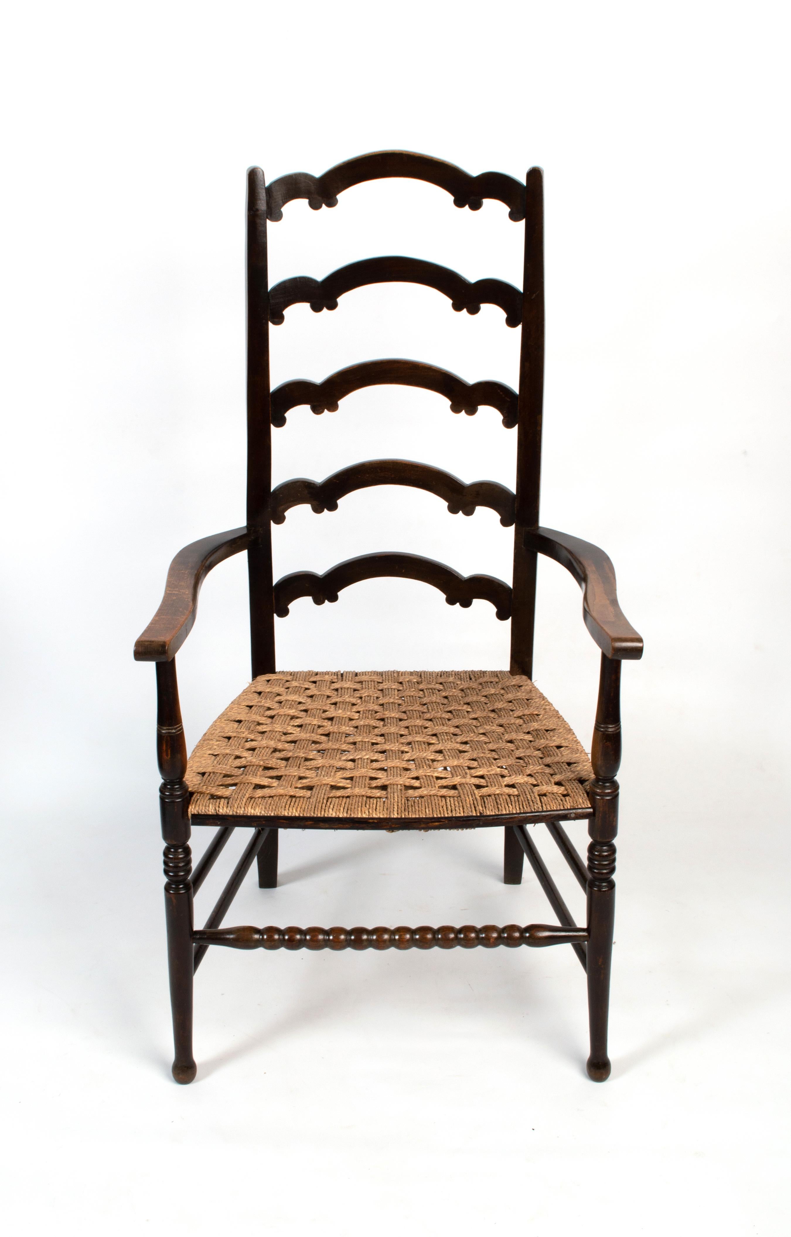 Anglais Antiquité anglaise Arts & Crafts William Birch Liberty & Co. Chaise coudée en vente