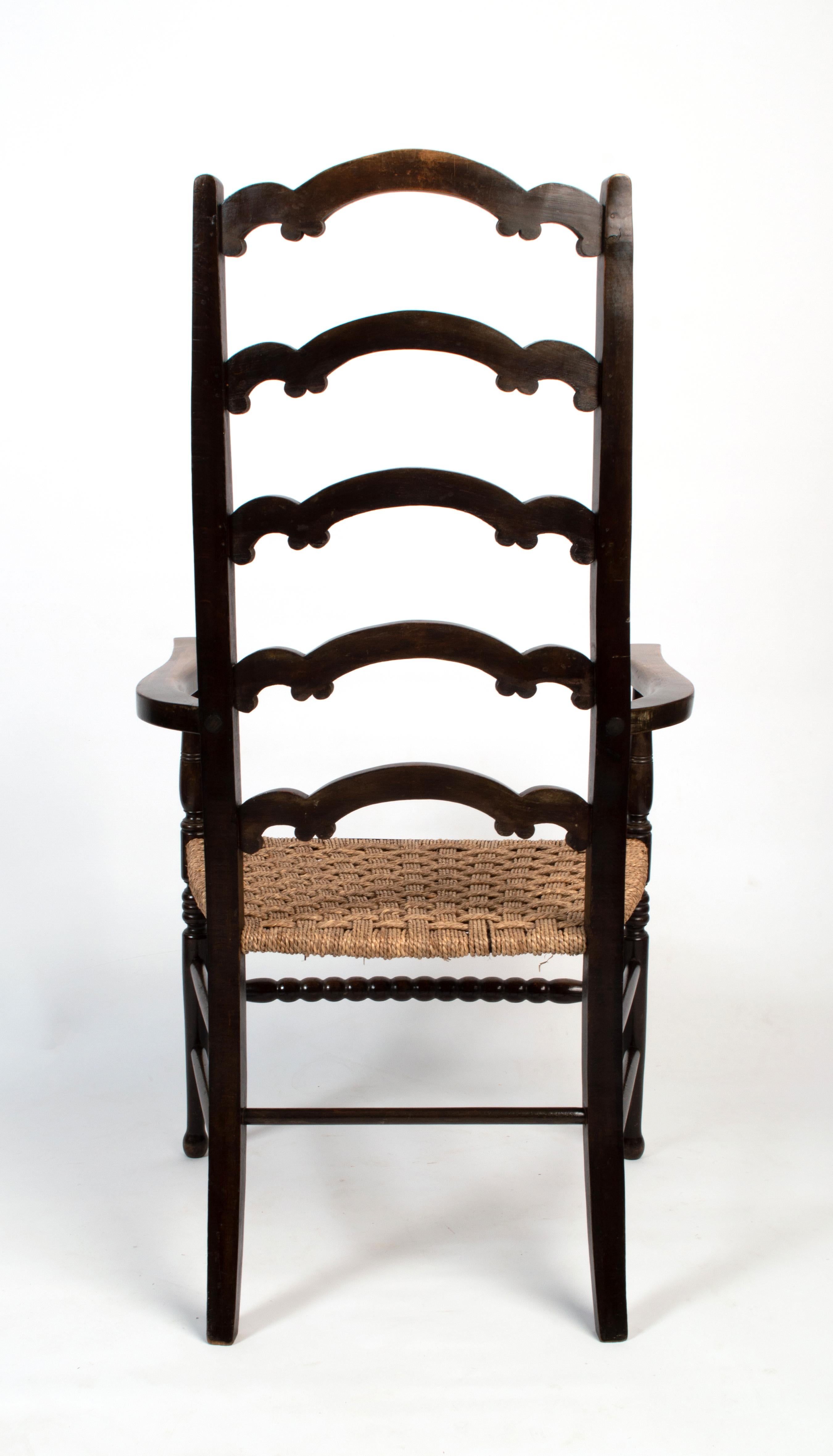 XIXe siècle Antiquité anglaise Arts & Crafts William Birch Liberty & Co. Chaise coudée en vente