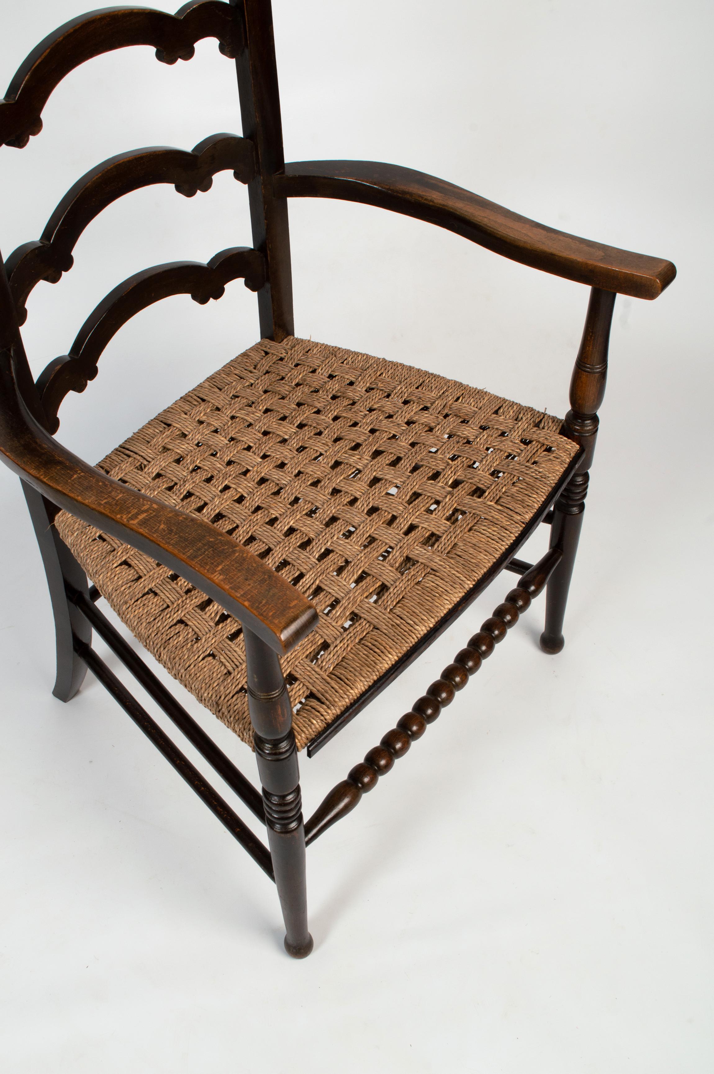 Raphia Antiquité anglaise Arts & Crafts William Birch Liberty & Co. Chaise coudée en vente