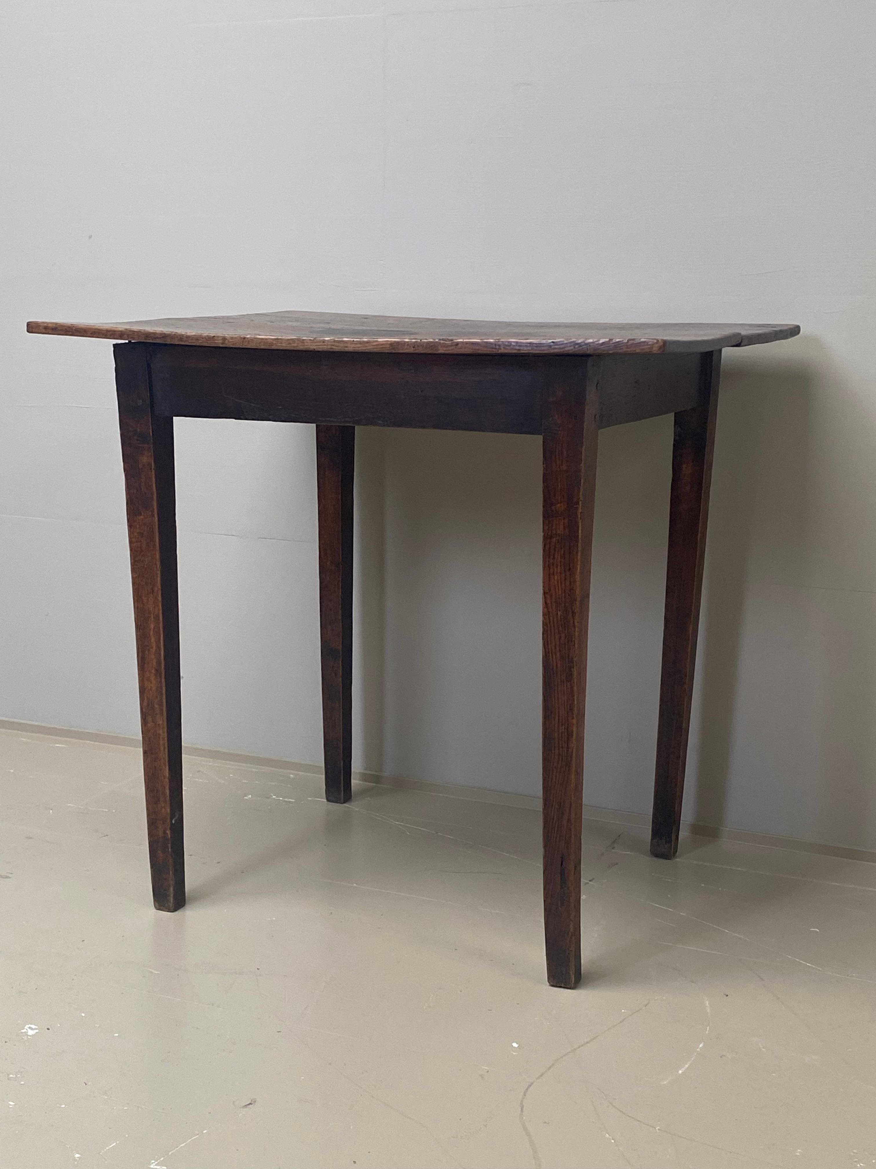 Antique English Ash and Elm Rectangular Small Side Table In Good Condition For Sale In Schellebelle, BE