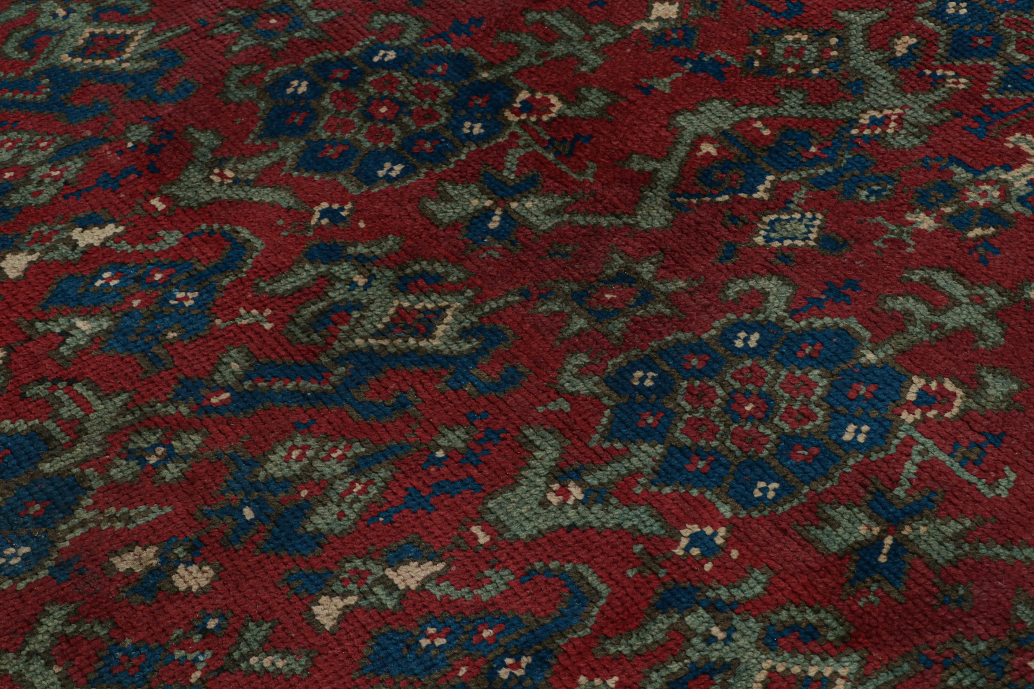 Antiker englischer Axminster-Teppich in Rot mit Blumenmustern, von Rug & Kilim (Handgeknüpft) im Angebot