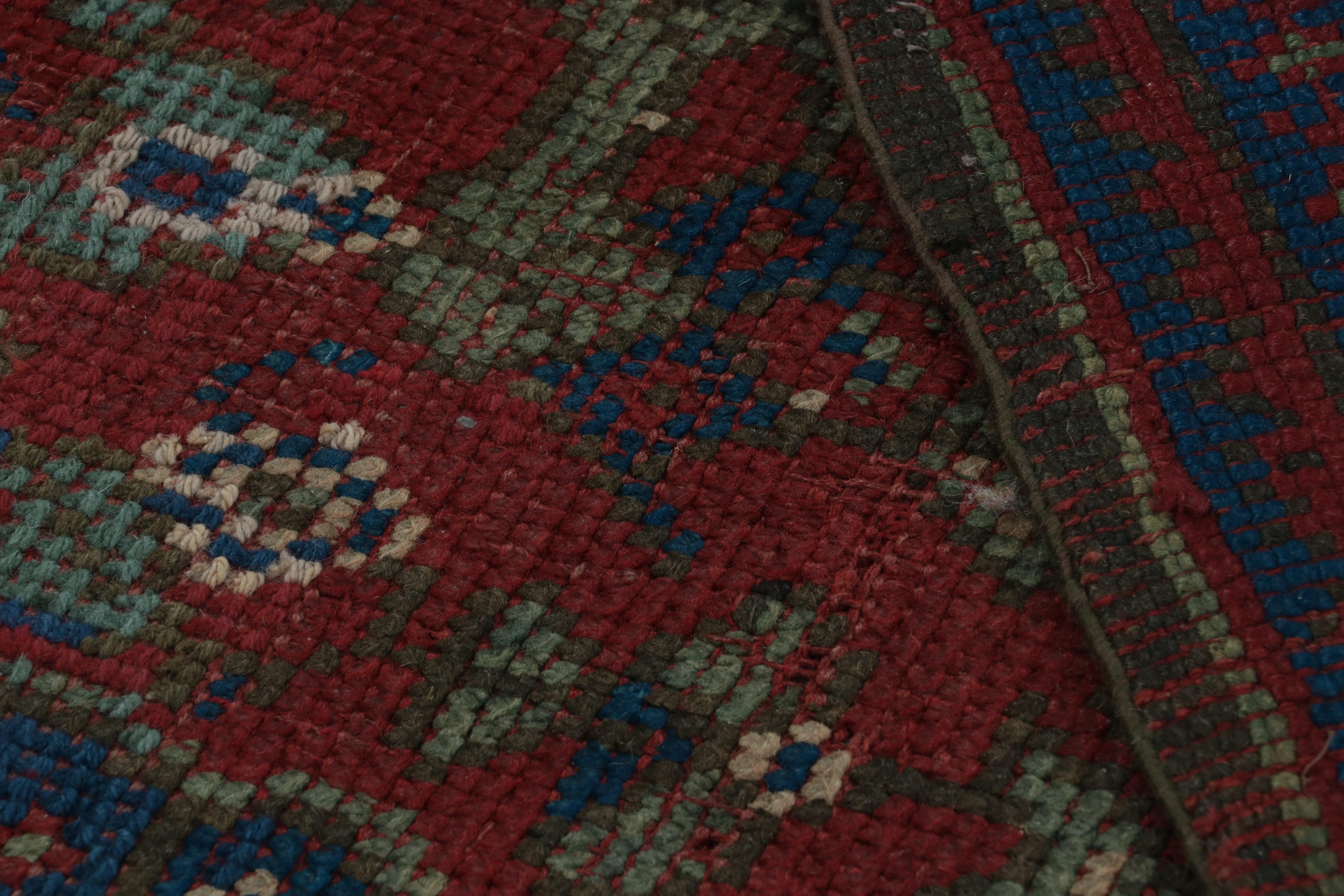 Fine XIX secolo Tappeto Axminster inglese antico in rosso con motivi floreali, da Rug & Kilim in vendita