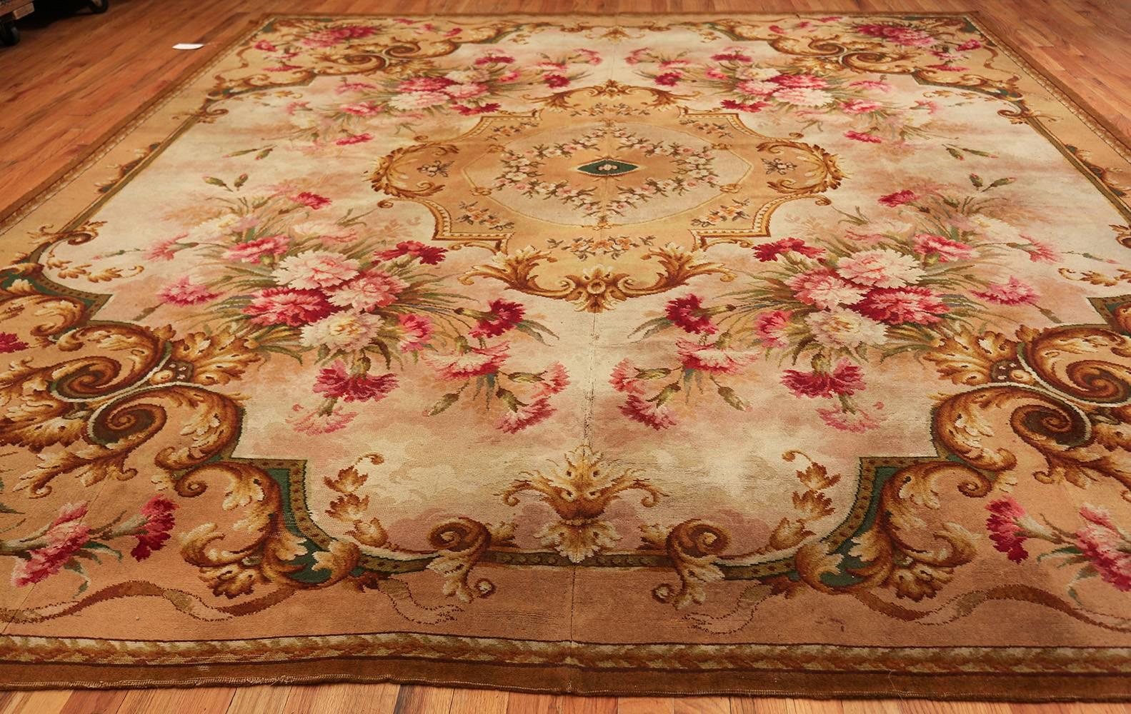 Antiker englischer Axminster-Teppich. Größe: 12 Fuß x 13 Fuß 3 Zoll  (Maschinell gefertigt)