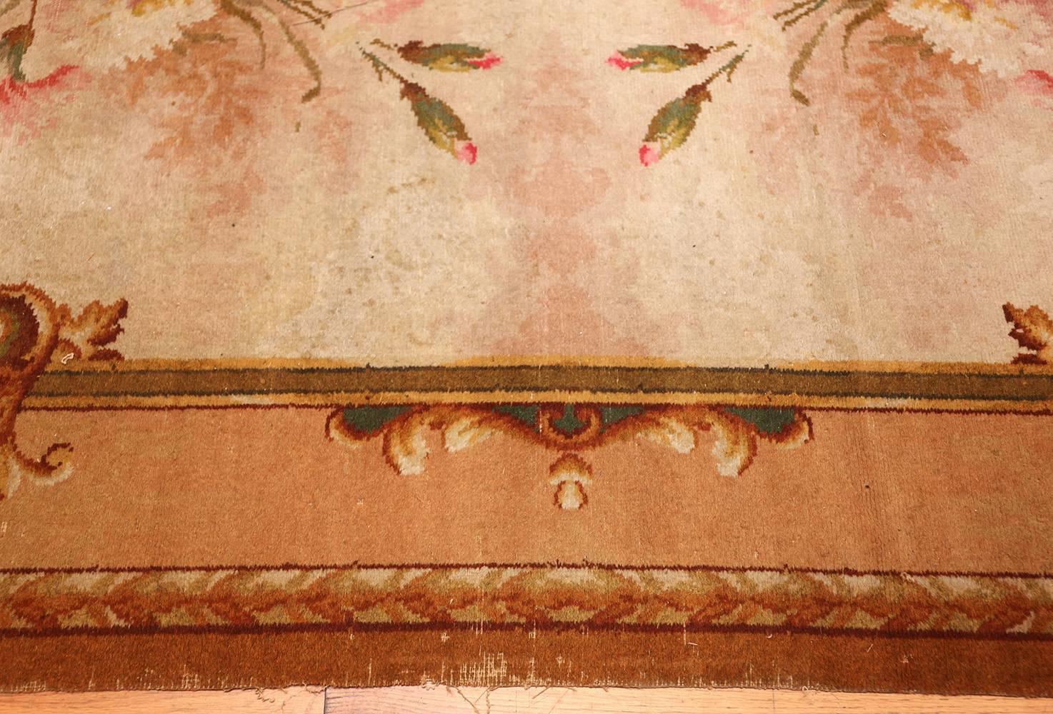 Antiker englischer Axminster-Teppich. Größe: 12 Fuß x 13 Fuß 3 Zoll  im Zustand „Gut“ in New York, NY