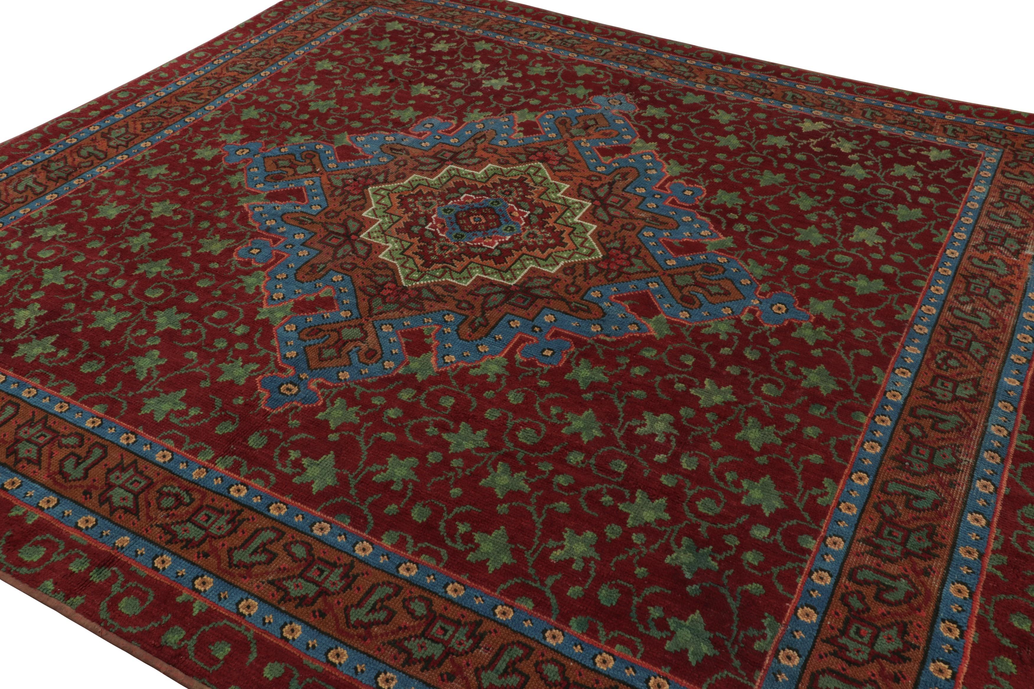 Antiker englischer Axminster-Teppich, rot mit Blumenmedaillon - Rug & Kilim (Handgewebt) im Angebot