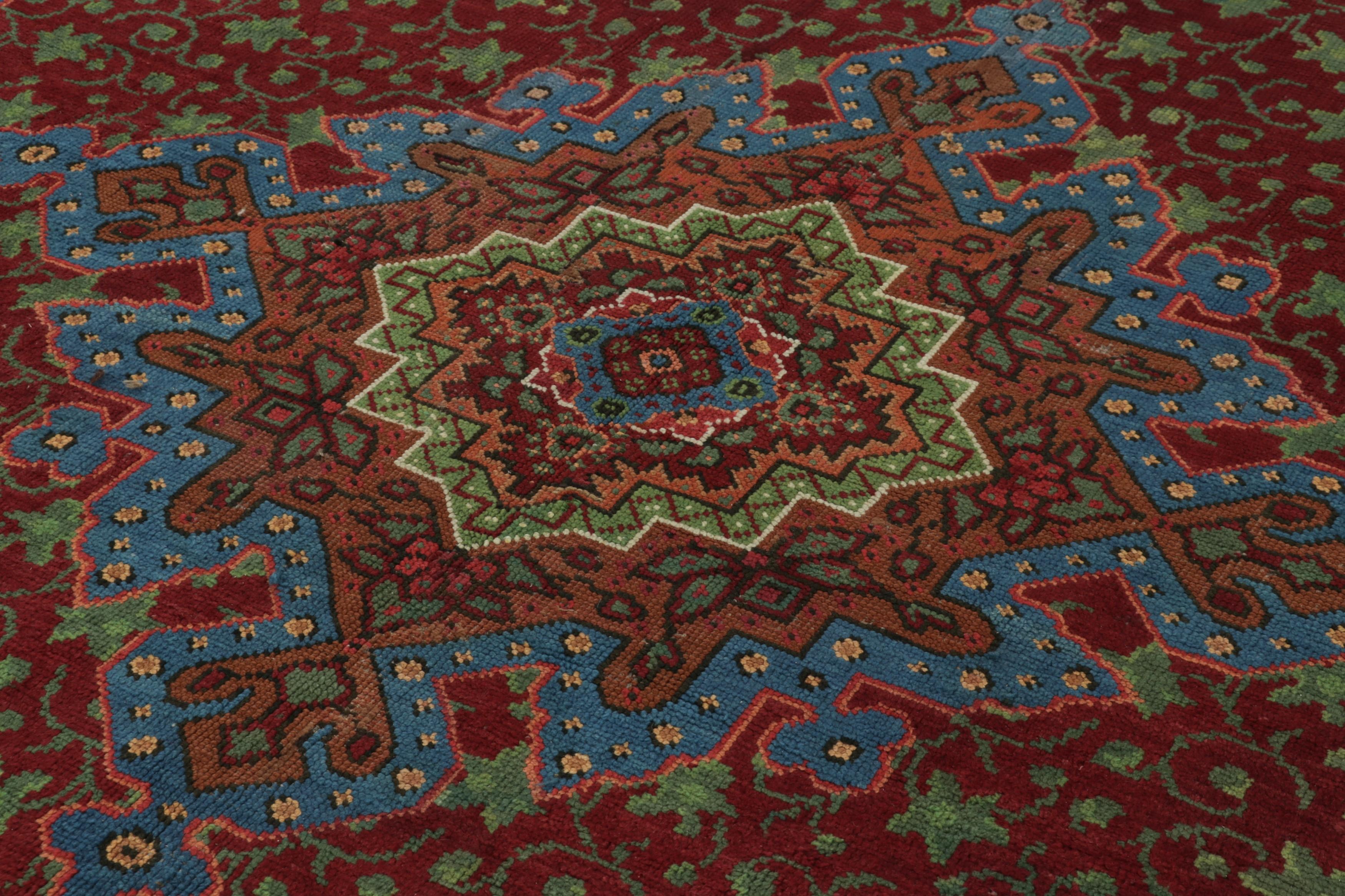 Antiker englischer Axminster-Teppich, rot mit Blumenmedaillon - Rug & Kilim (Frühes 20. Jahrhundert) im Angebot
