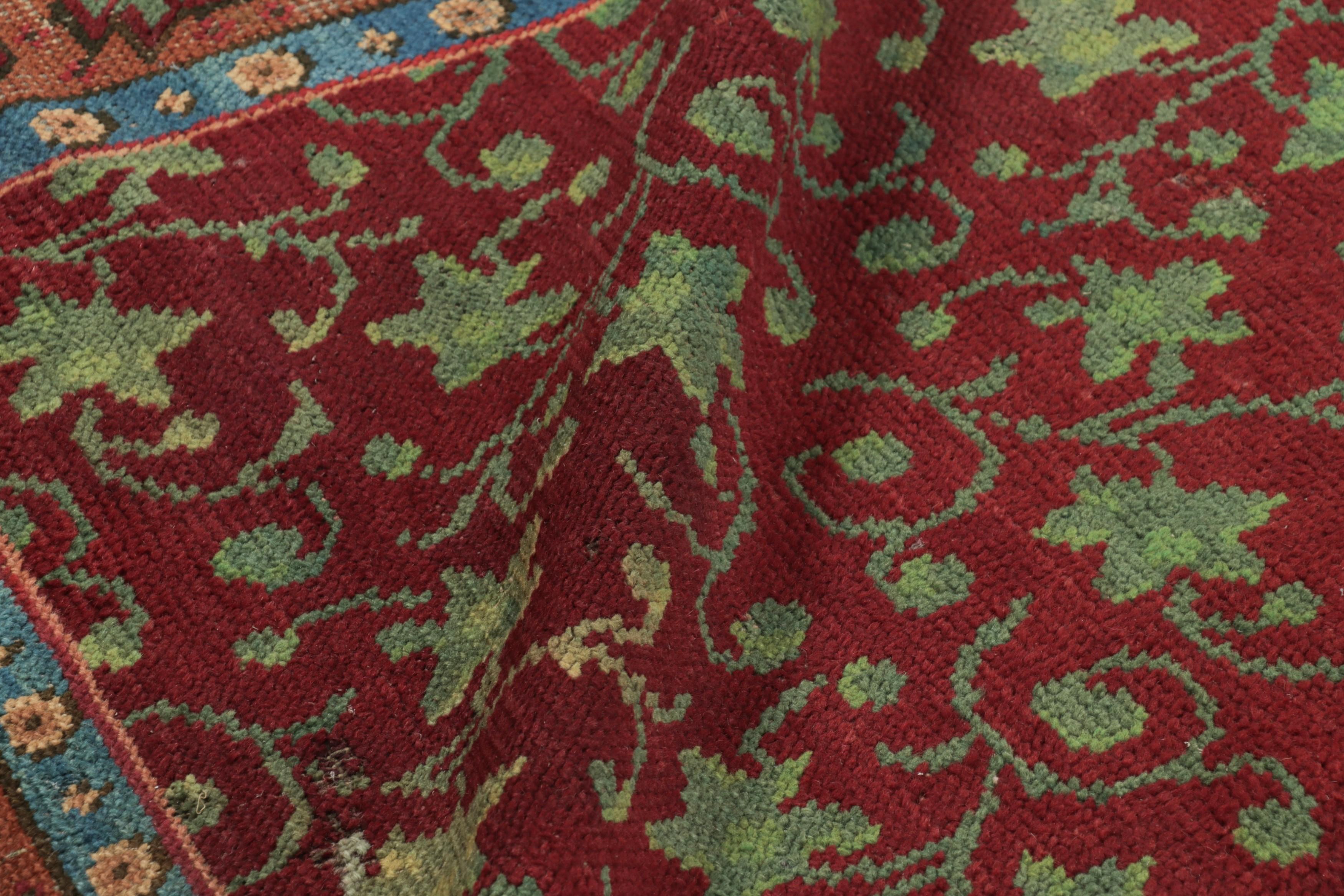 Antiker englischer Axminster-Teppich, rot mit Blumenmedaillon - Rug & Kilim im Angebot 1