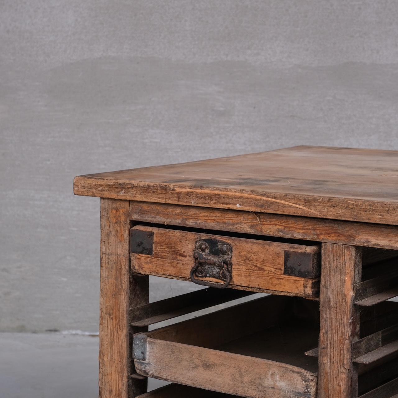Antique English Bakers Kitchen Worktop or Kitchen Island Table In Good Condition For Sale In London, GB