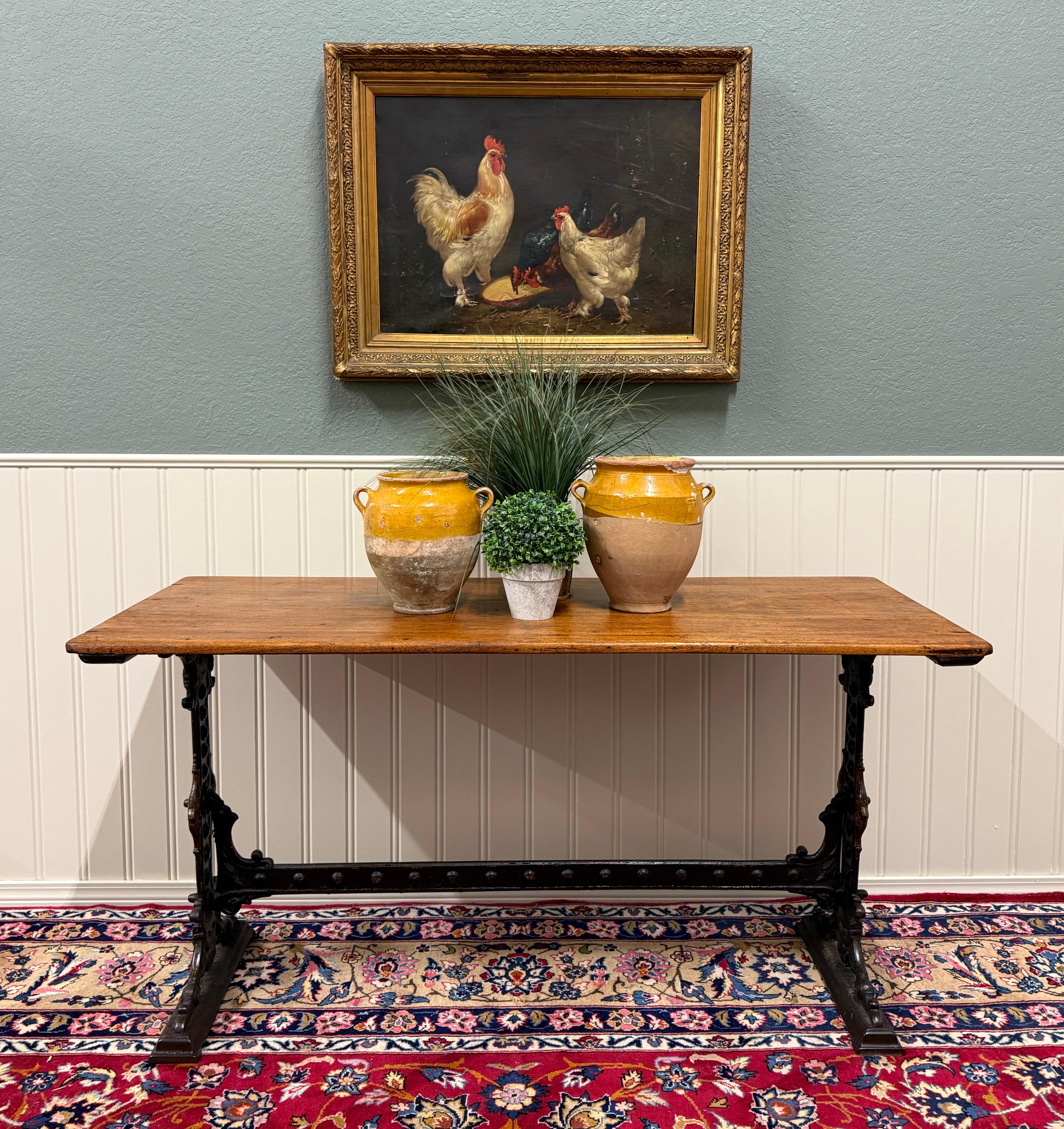 CHARMING Antique English Oak Top Entry, Sofa, Kitchen Island, Console, or Baker's Table with Cast Iron Base~~c. 1920s

Excellent oak top table with ornate cast iron legs and stretcher

Versatile size~~perfect for use as a hall/entry table or