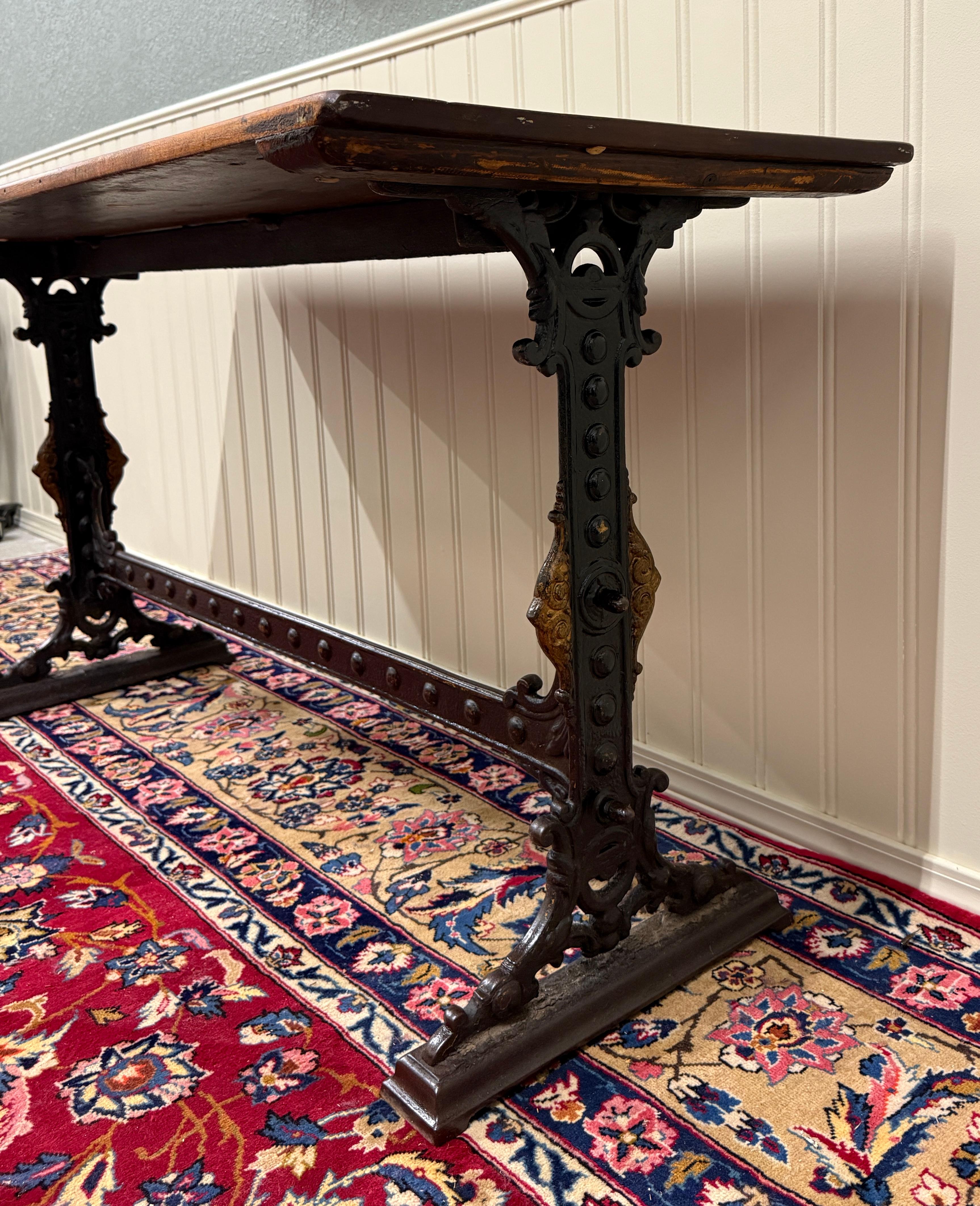 Antique English Bakers Table Sofa Entry Hall Kitchen Island with Cast Iron Base In Good Condition For Sale In Tyler, TX