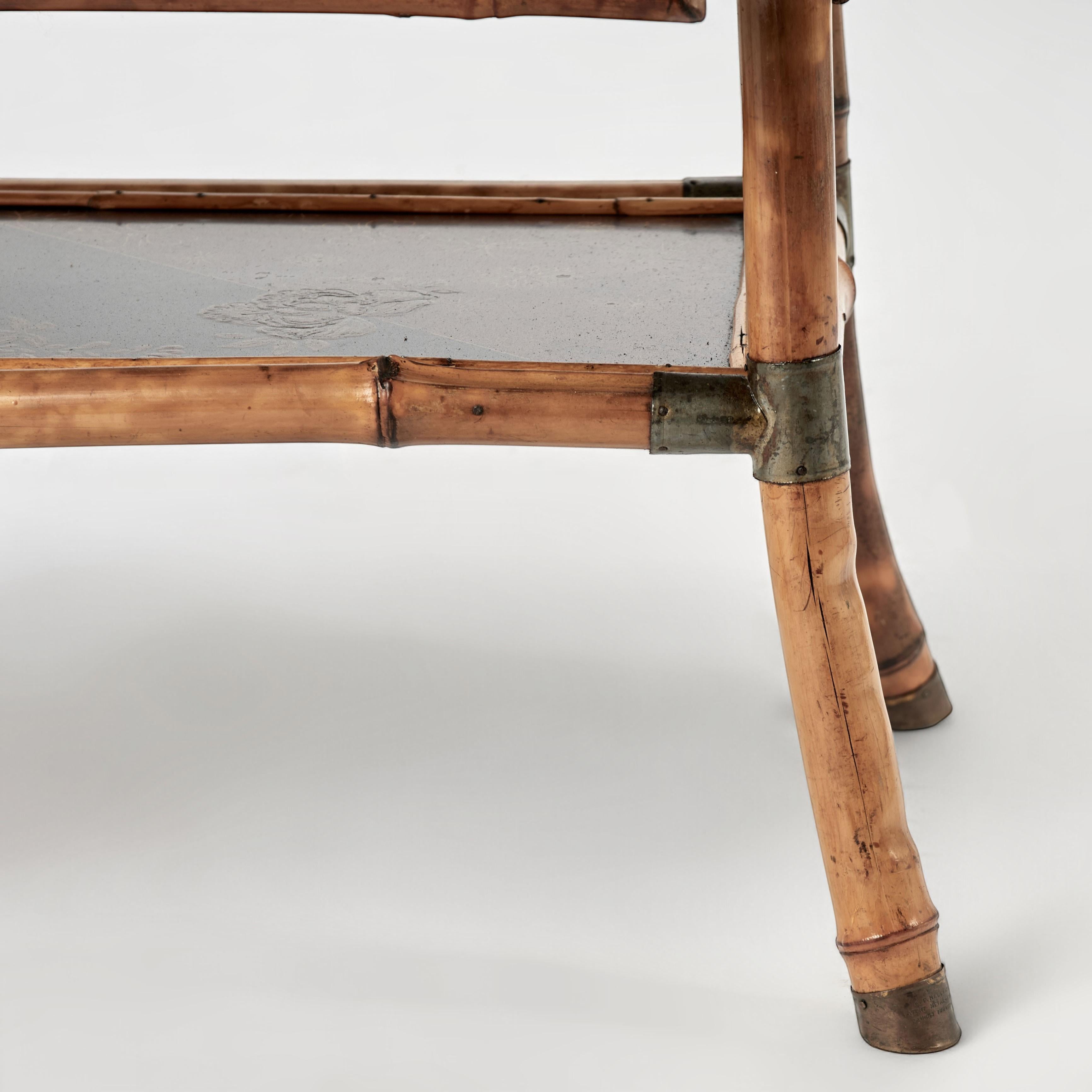 Antiker englischer Bambus- und Chinoiserie-Lacktisch oder Ständer mit ausklappbarem Tablett im Angebot 3