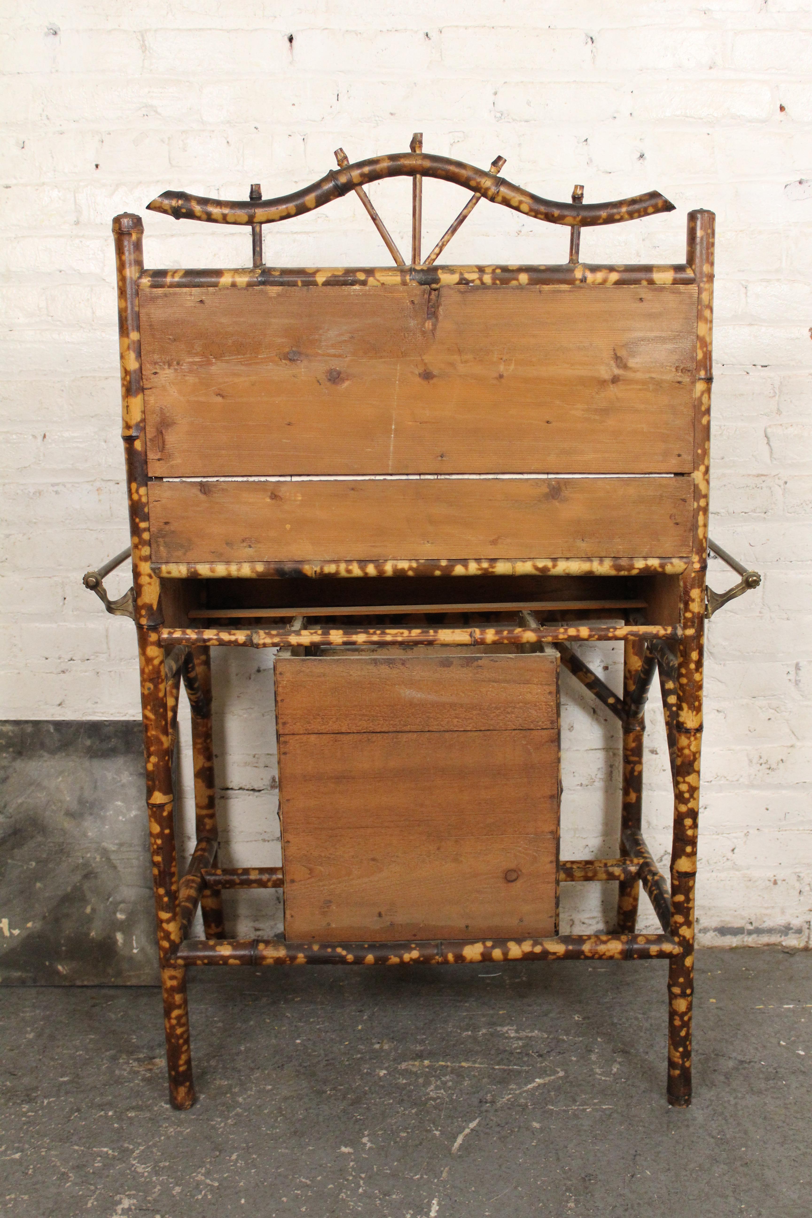 Stand de lavage anglais ancien en bambou et marbre en vente 11