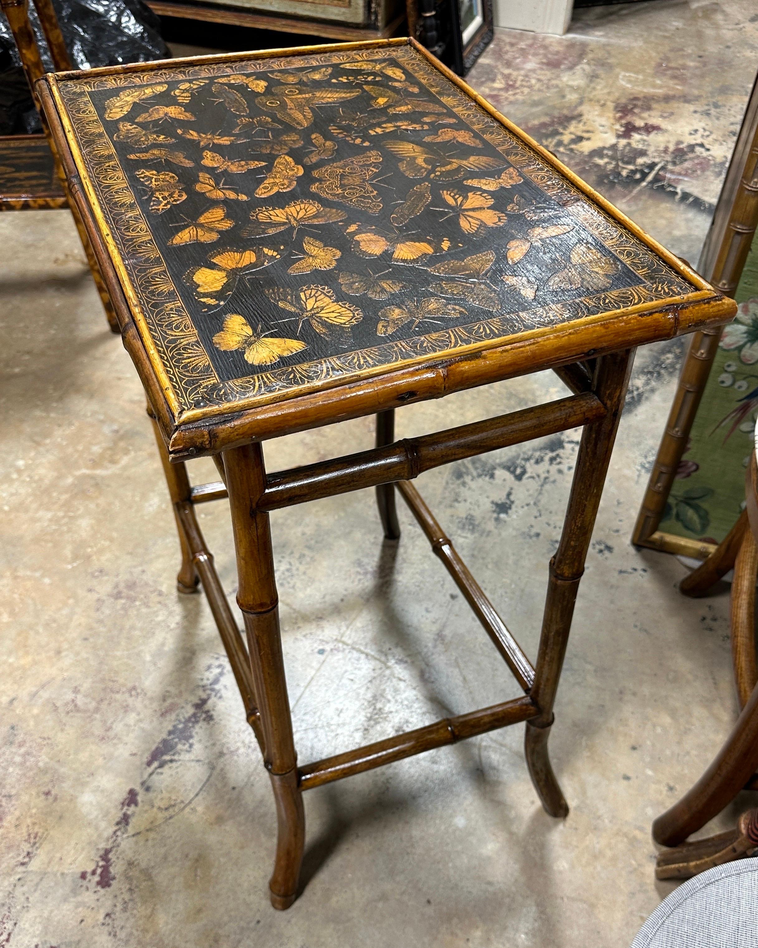 Antiker englischer Bambustisch mit späterer ARTISAN Decoupage BUTTERFLY (Viktorianisch) im Angebot