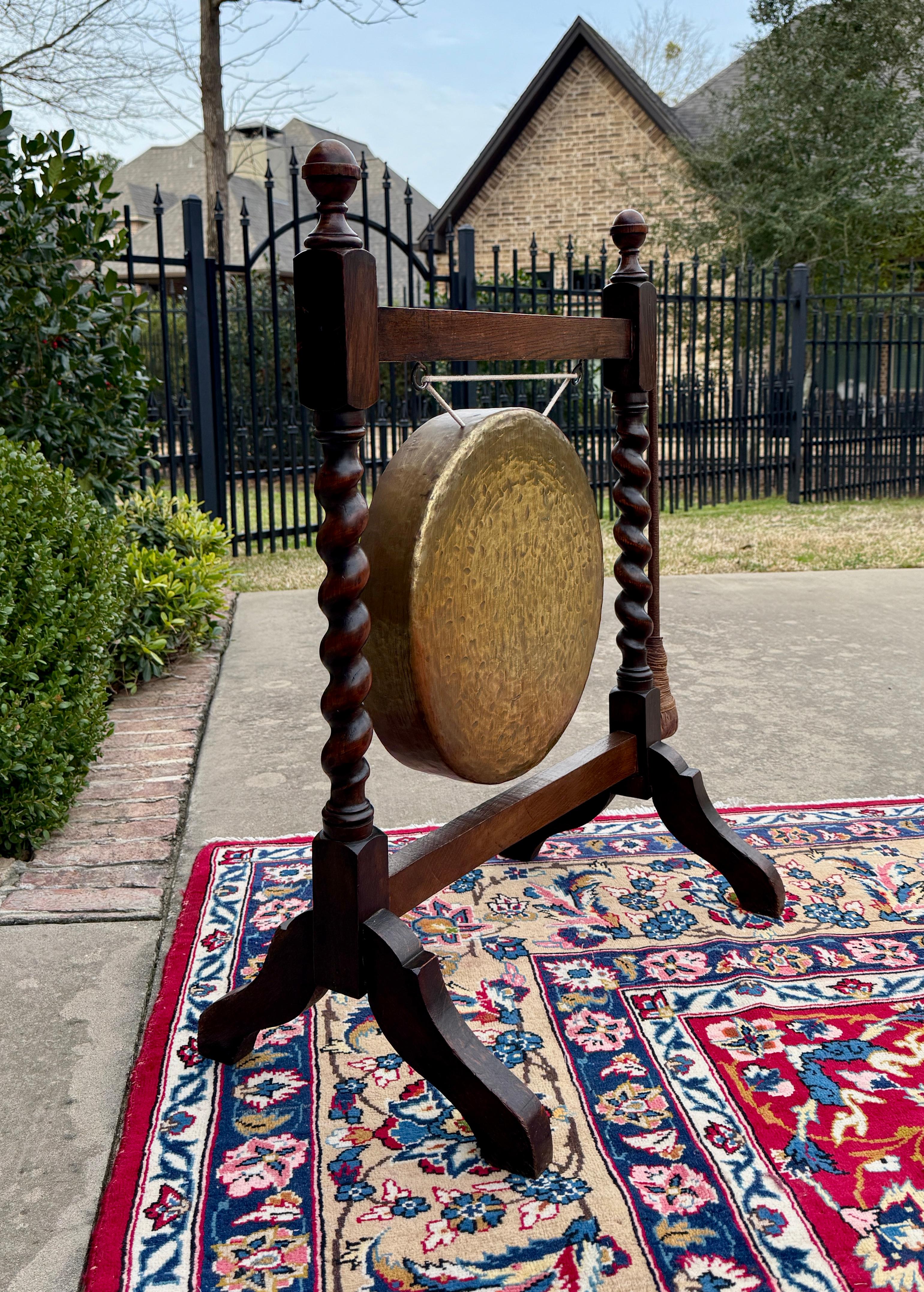 Antique English Barley Twist Dinner Gong Carved Oak with Mallet c. 19thC For Sale 5