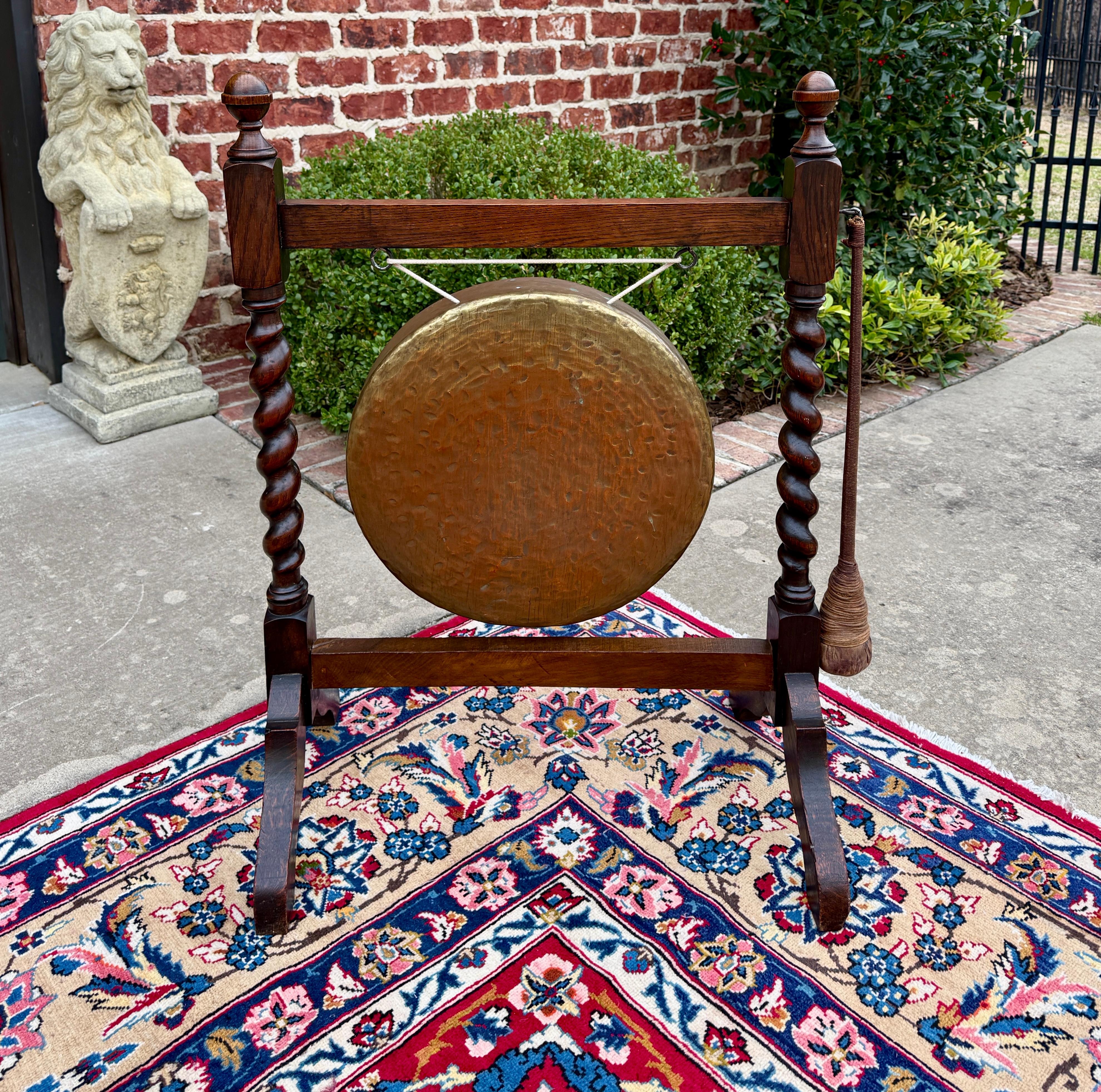 Antique English Barley Twist Dinner Gong Carved Oak with Mallet c. 19thC For Sale 7