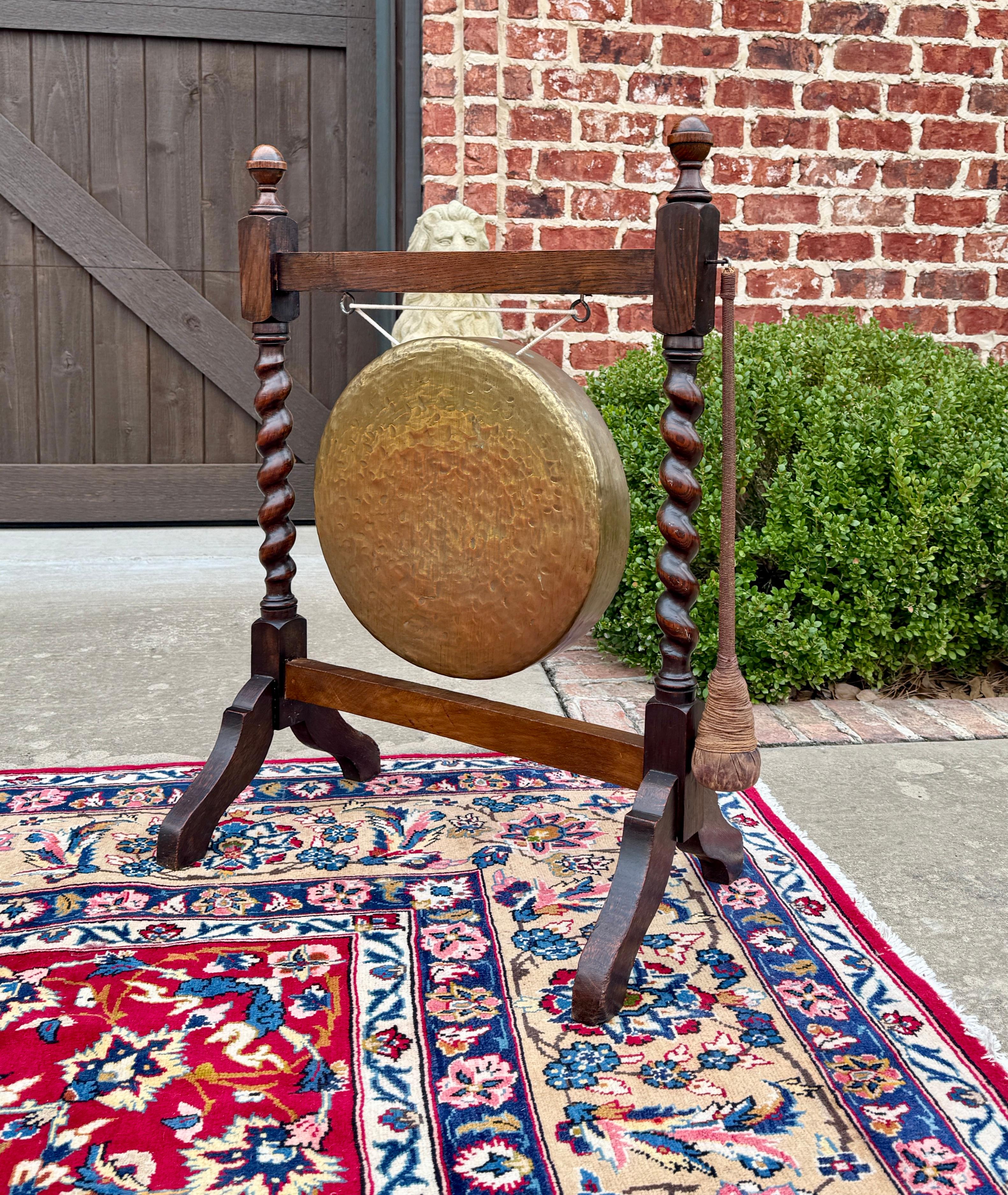 Antique English Barley Twist Dinner Gong Carved Oak with Mallet c. 19thC For Sale 9