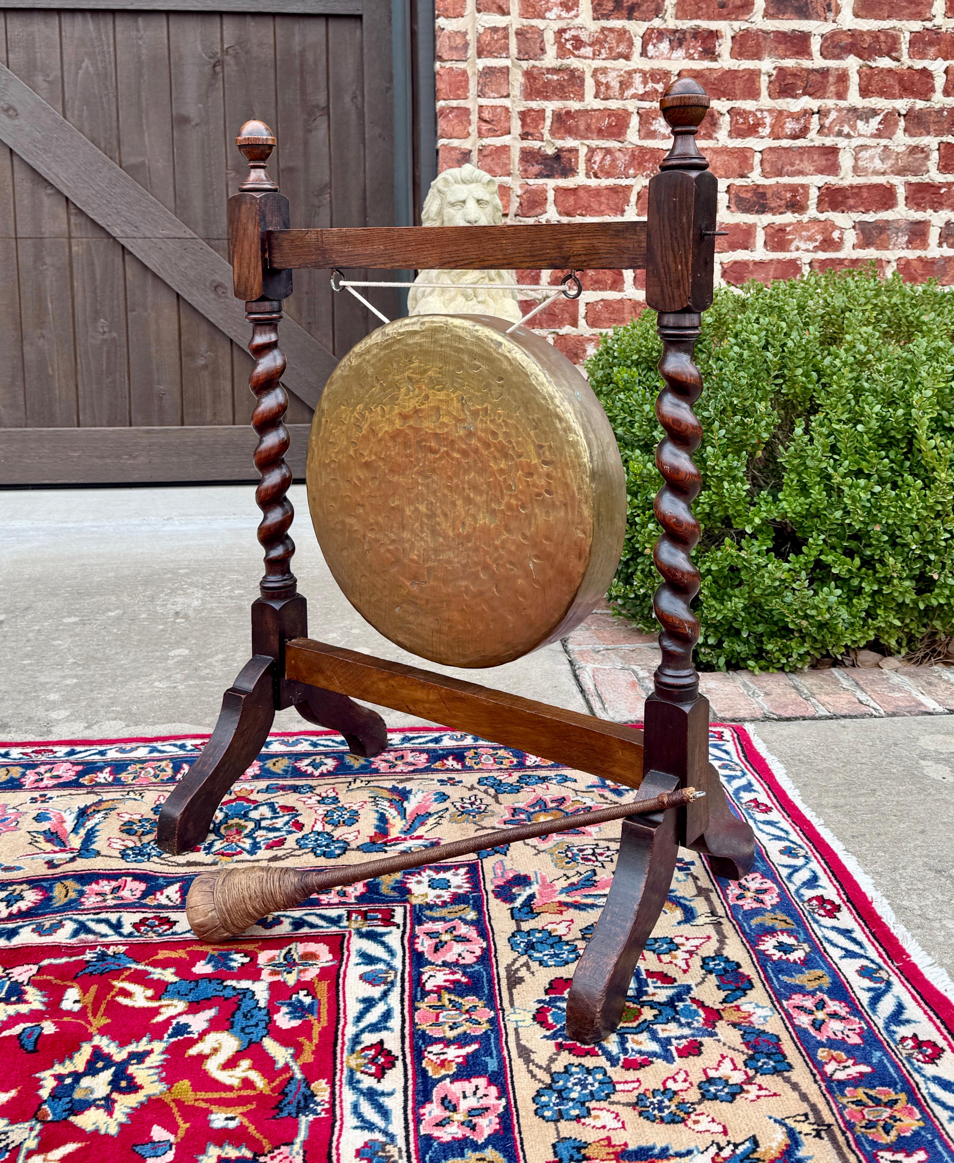 Antique English Barley Twist Dinner Gong Carved Oak with Mallet c. 19thC For Sale 11