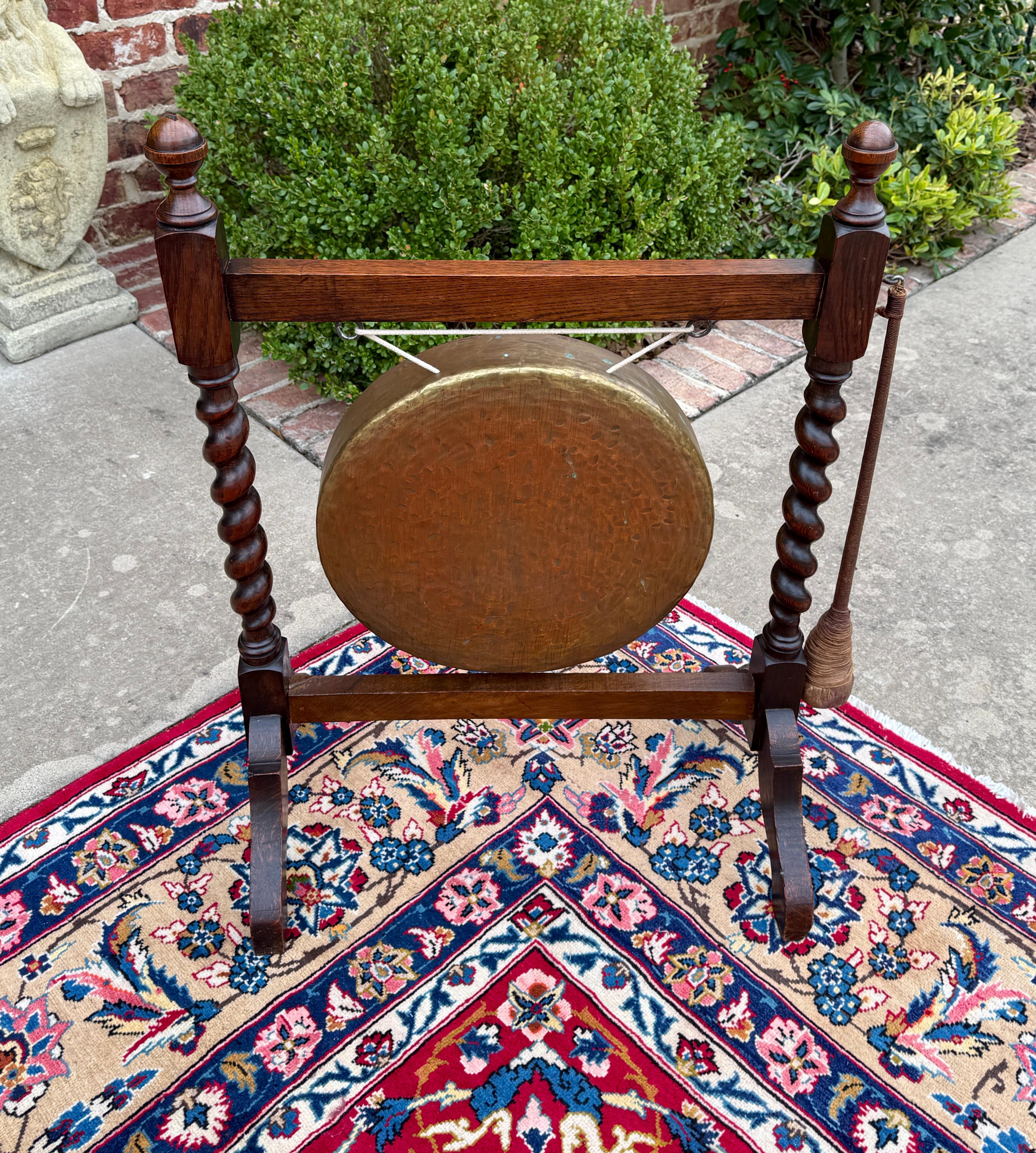 Antique English Barley Twist Dinner Gong Carved Oak with Mallet c. 19thC For Sale 13