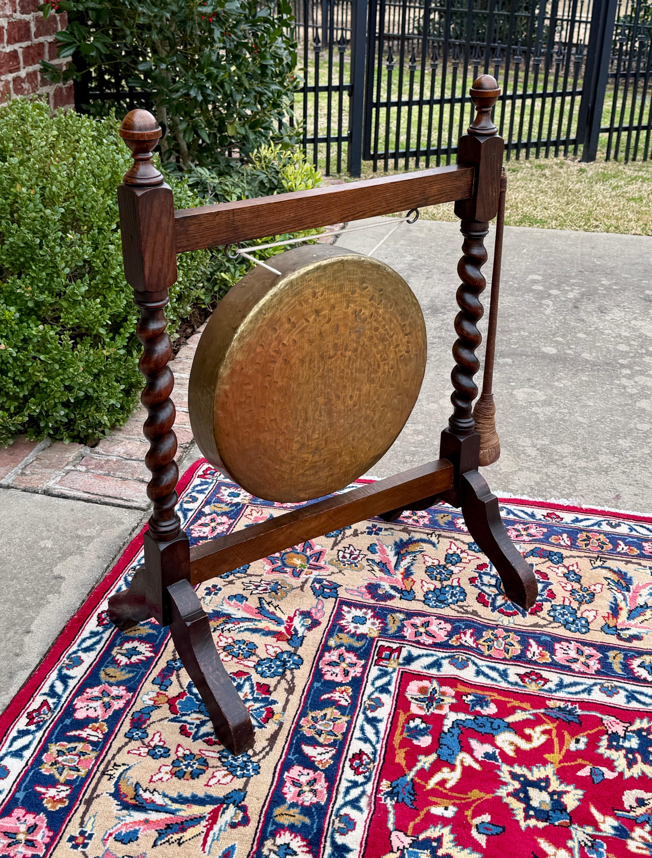Antique English Barley Twist Dinner Gong Carved Oak with Mallet c. 19thC For Sale 14