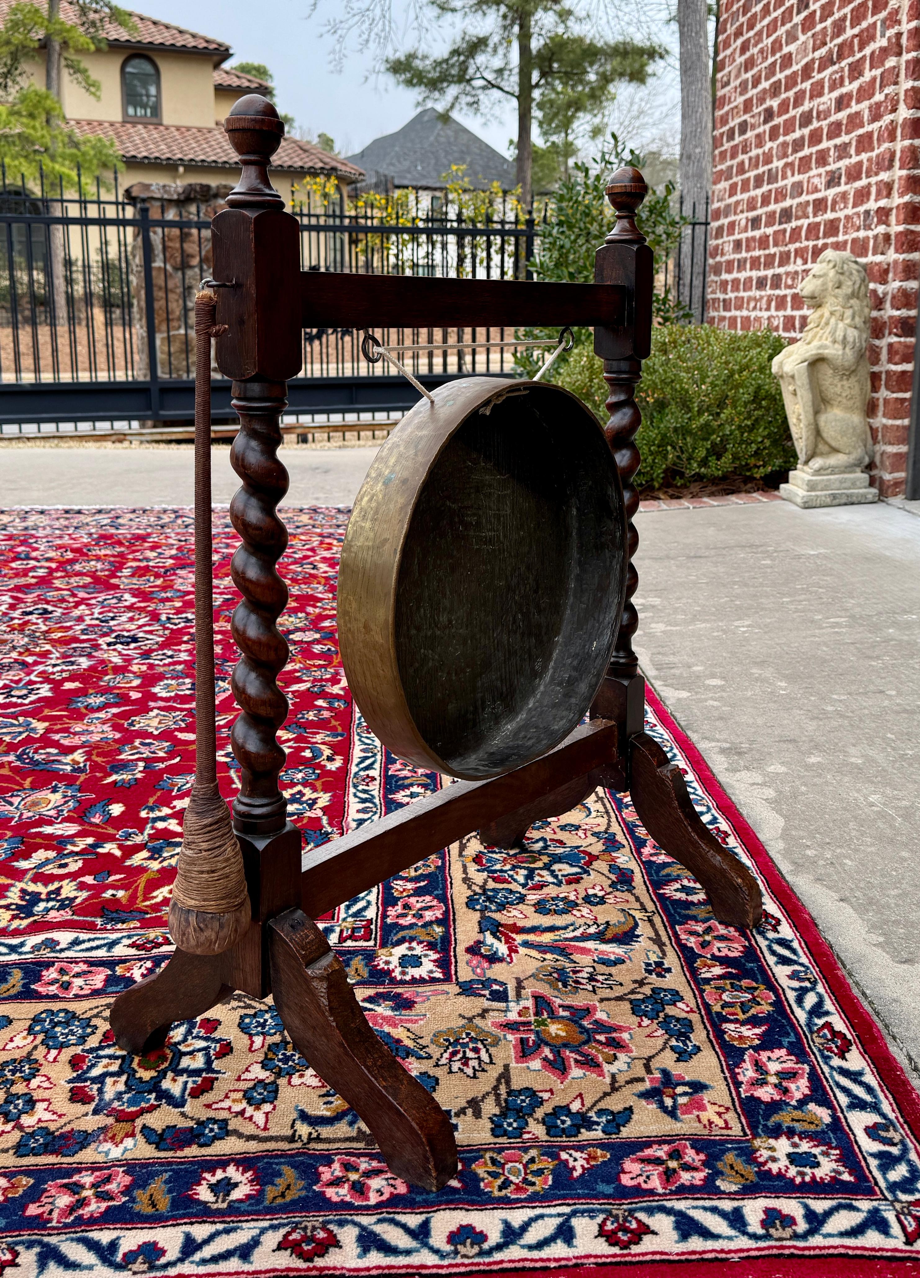 Antique English Barley Twist Dinner Gong Carved Oak with Mallet c. 19thC For Sale 15