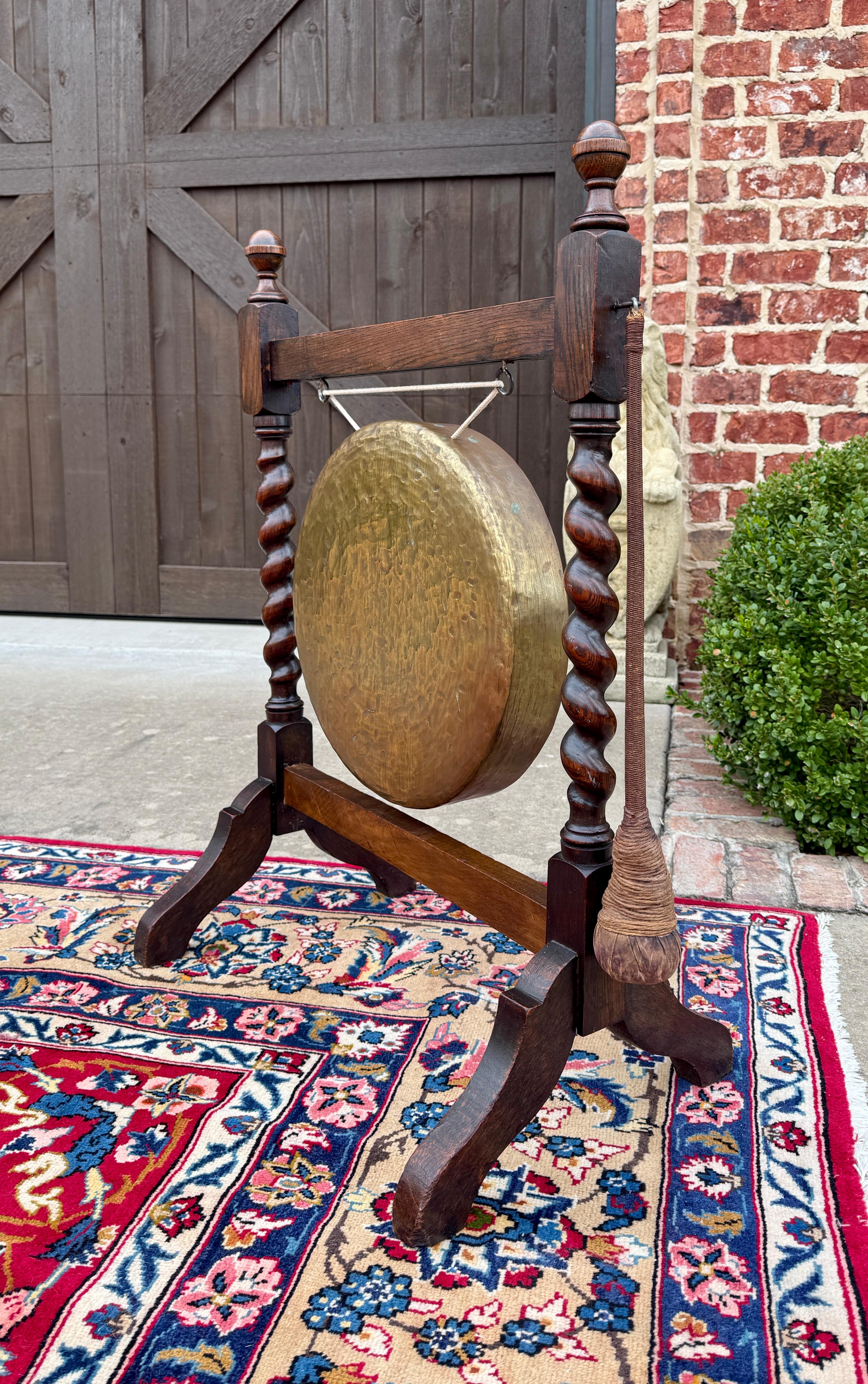 Late 19th Century Antique English Barley Twist Dinner Gong Carved Oak with Mallet c. 19thC For Sale