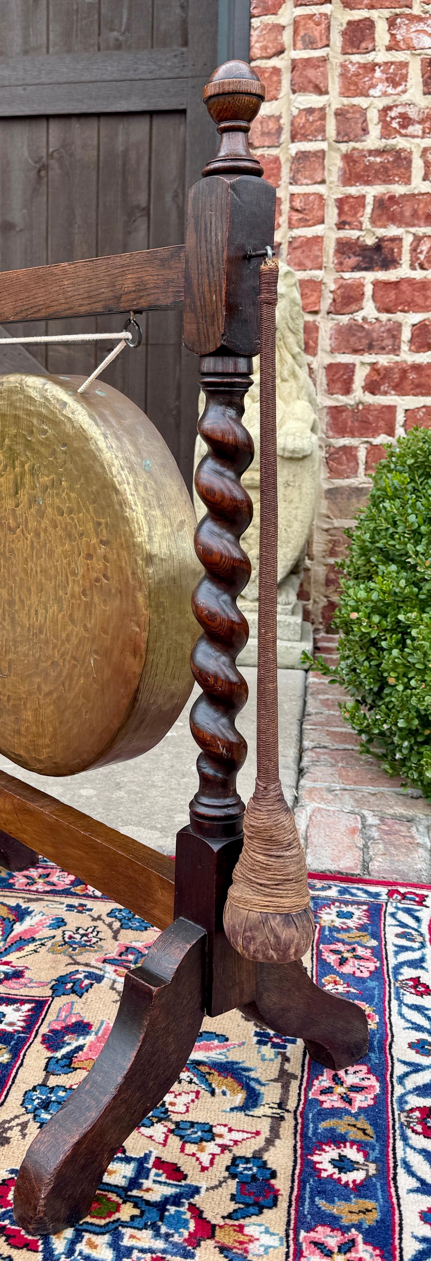 Antique English Barley Twist Dinner Gong Carved Oak with Mallet c. 19thC For Sale 1