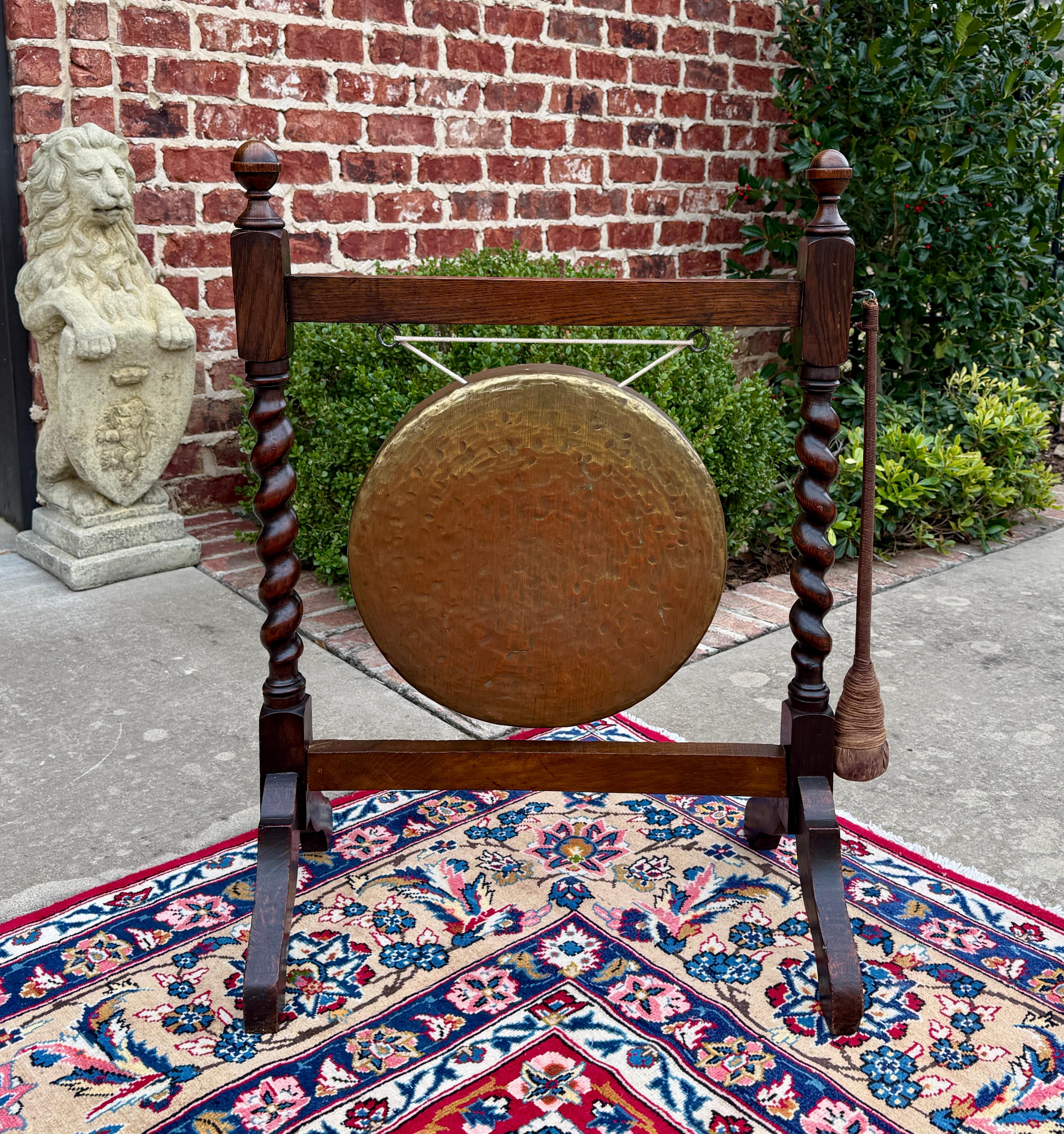 Antique English Barley Twist Dinner Gong Carved Oak with Mallet c. 19thC For Sale 3