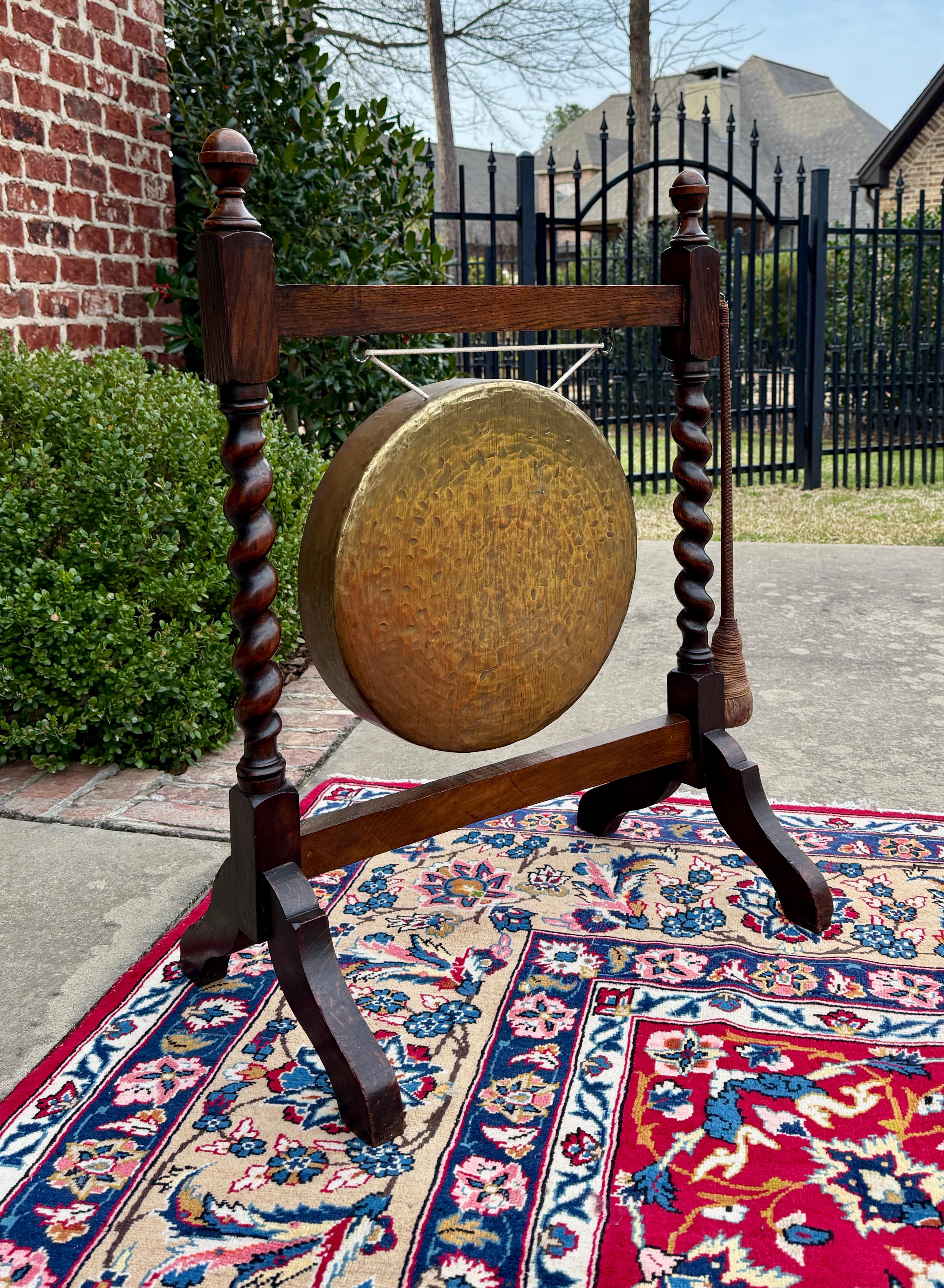 Antique English Barley Twist Dinner Gong Carved Oak with Mallet c. 19thC For Sale 4