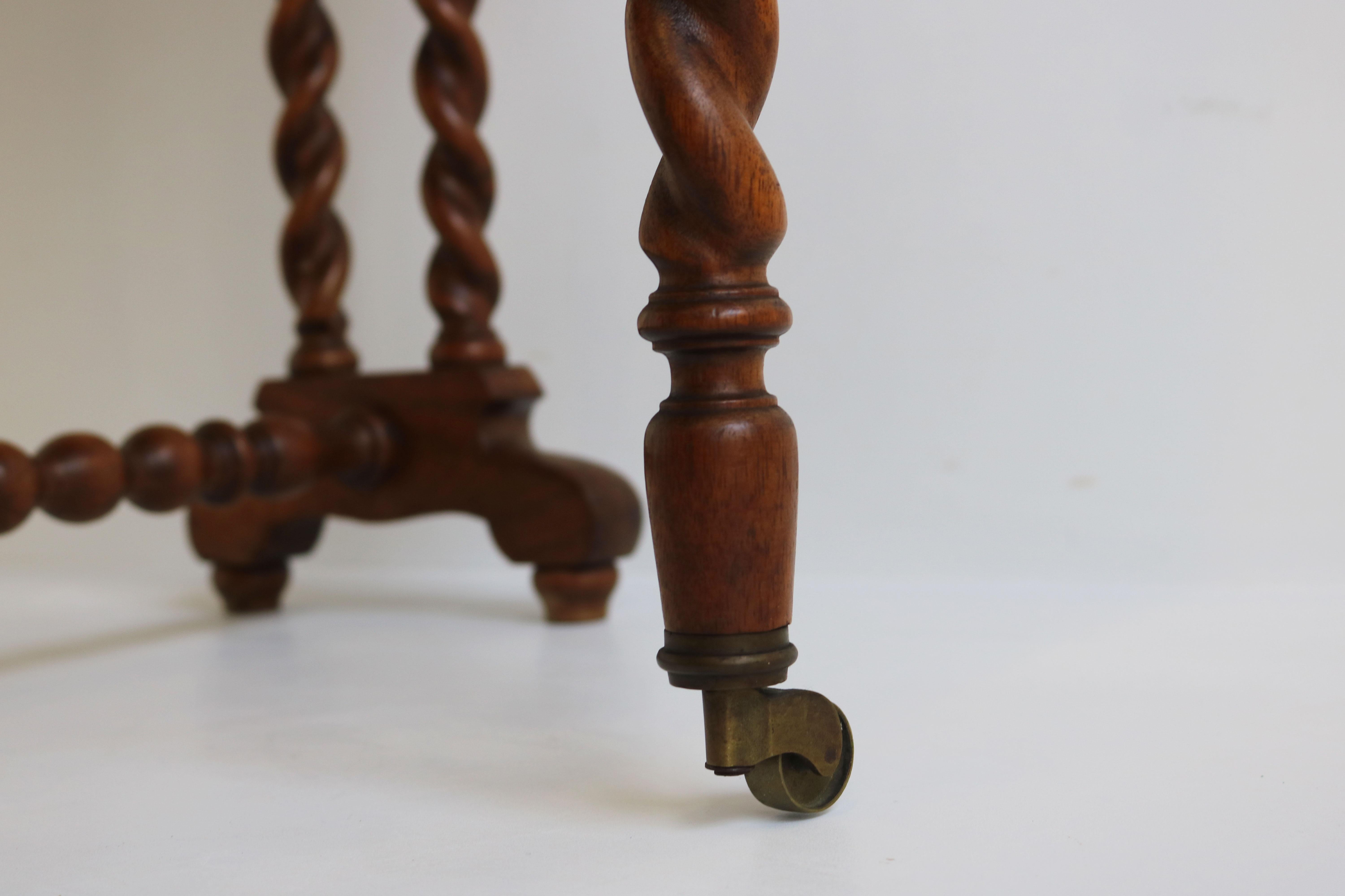 Antique English Barley Twist Foldable Table / Gate-Leg Table 19th Century Burl For Sale 5