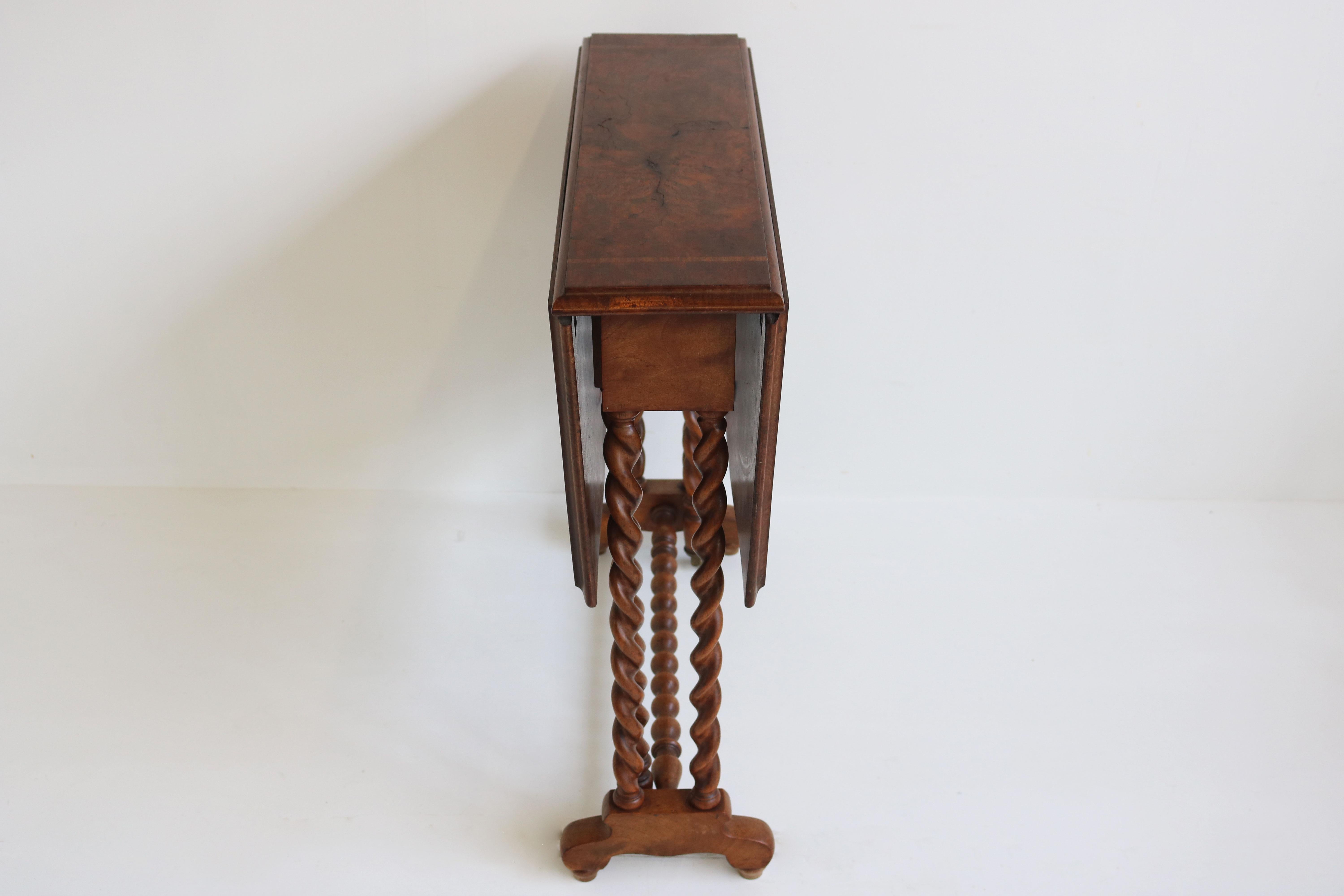 Antique English Barley Twist Foldable Table / Gate-Leg Table 19th Century Burl In Good Condition For Sale In Ijzendijke, NL